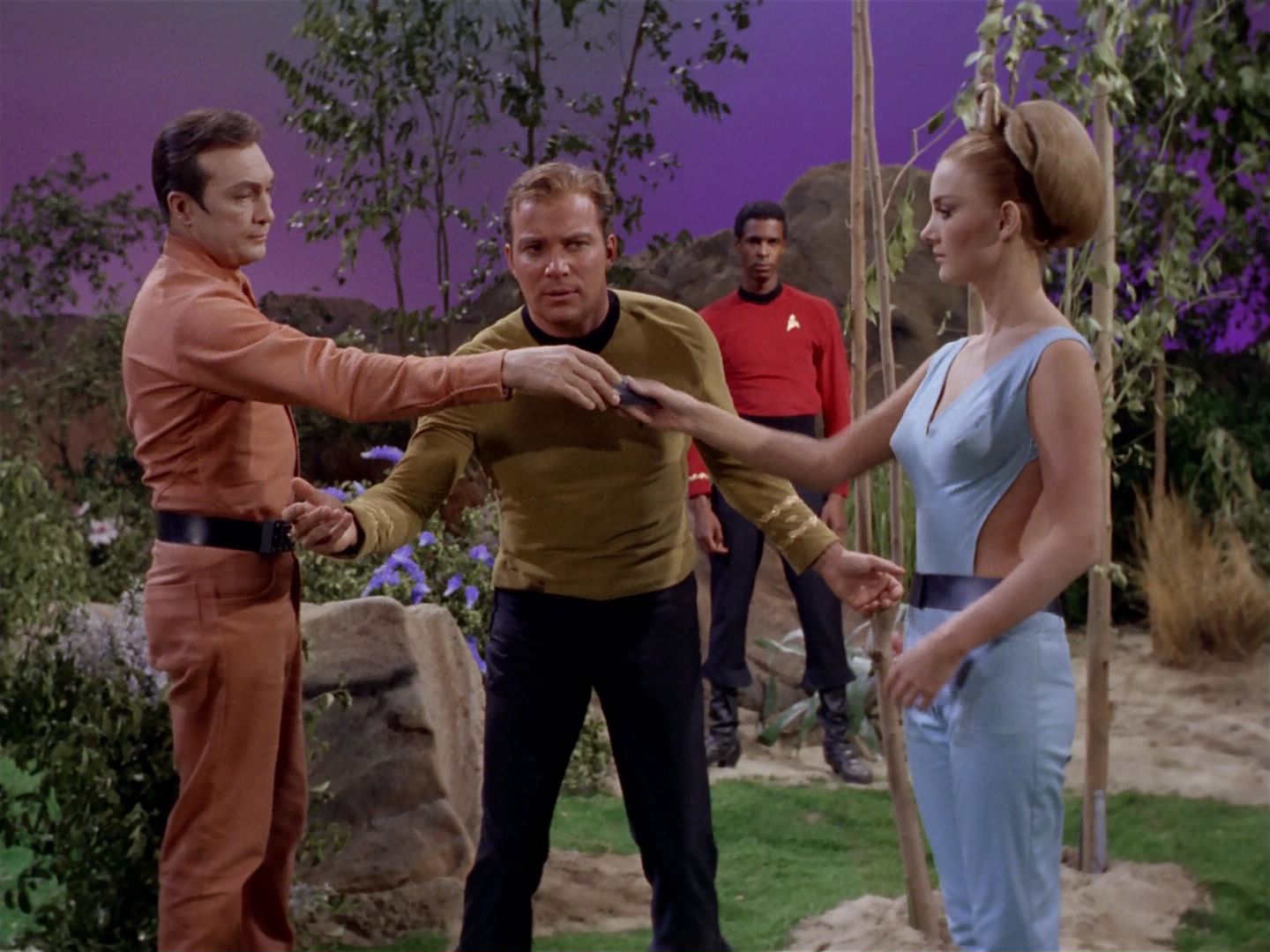 ariane179254_StarTrek_2x22_ByAnyOtherName_0791.jpg