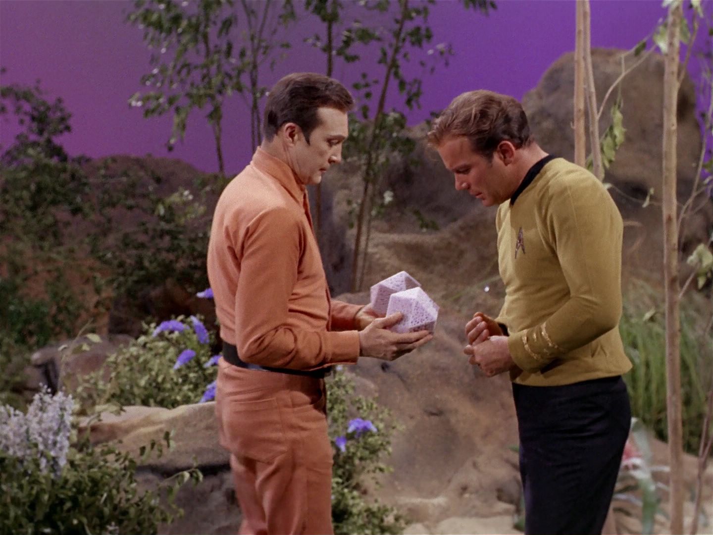 ariane179254_StarTrek_2x22_ByAnyOtherName_0903.jpg