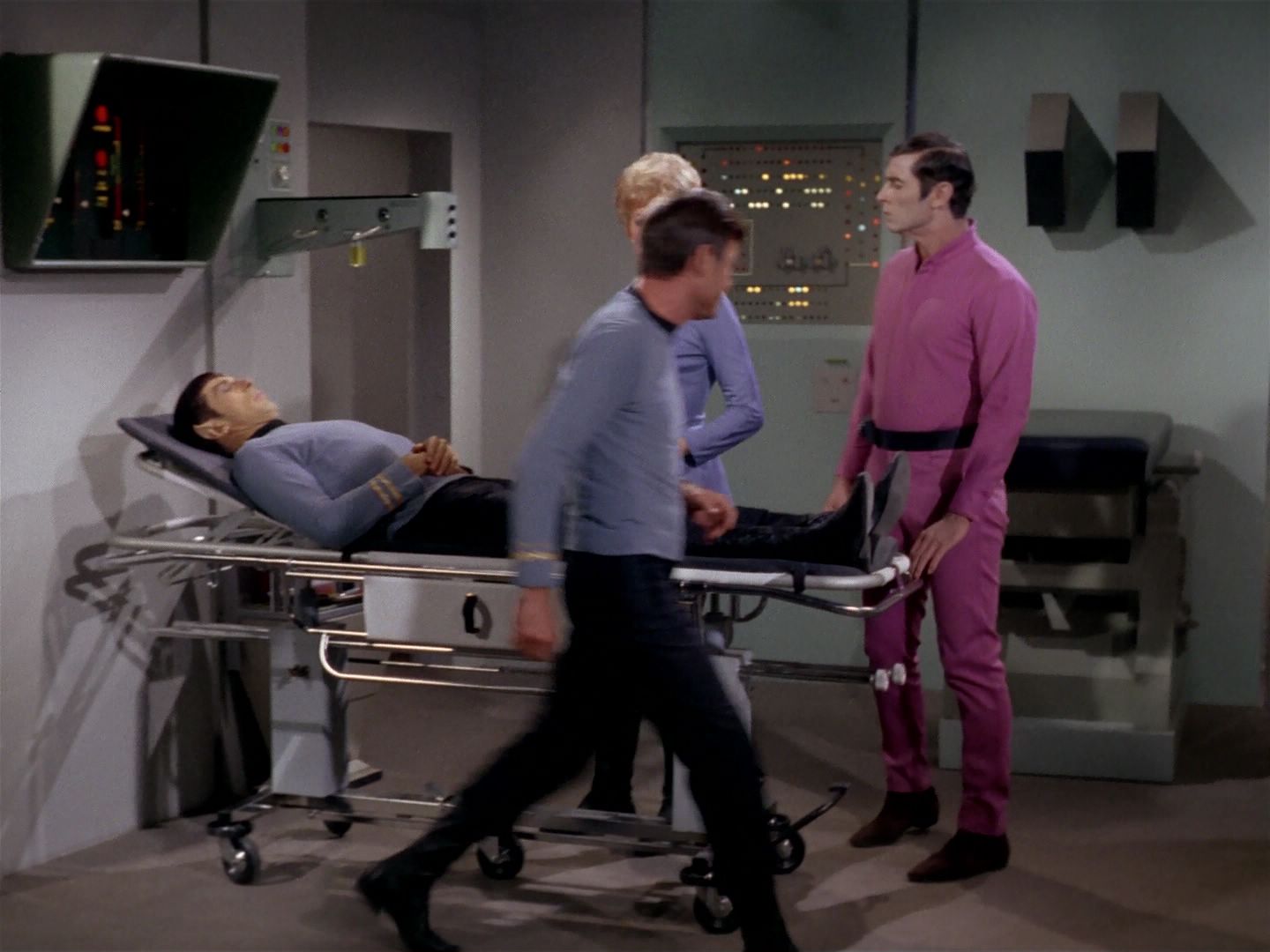 ariane179254_StarTrek_2x22_ByAnyOtherName_1261.jpg