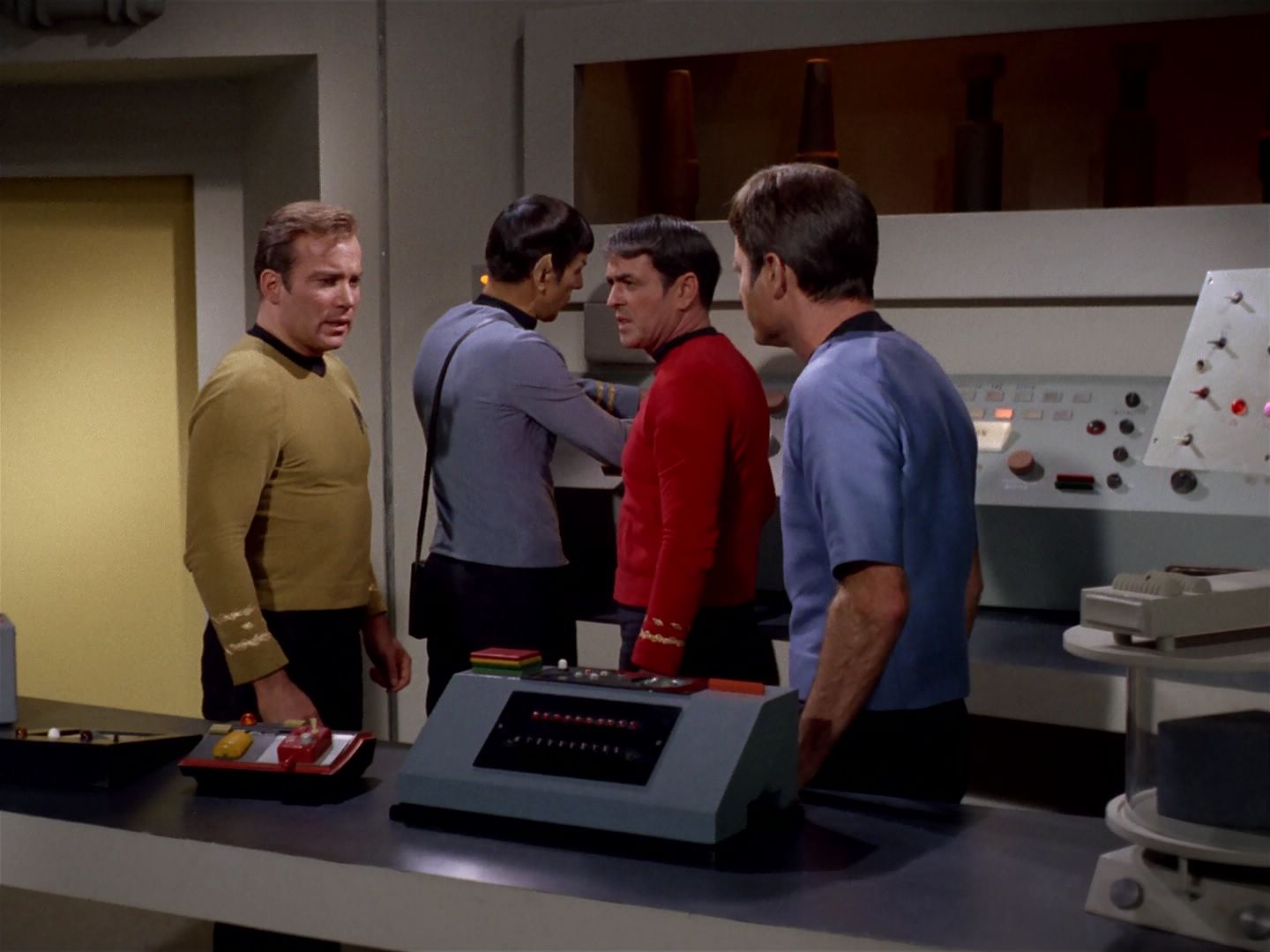 ariane179254_StarTrek_2x22_ByAnyOtherName_1481.jpg