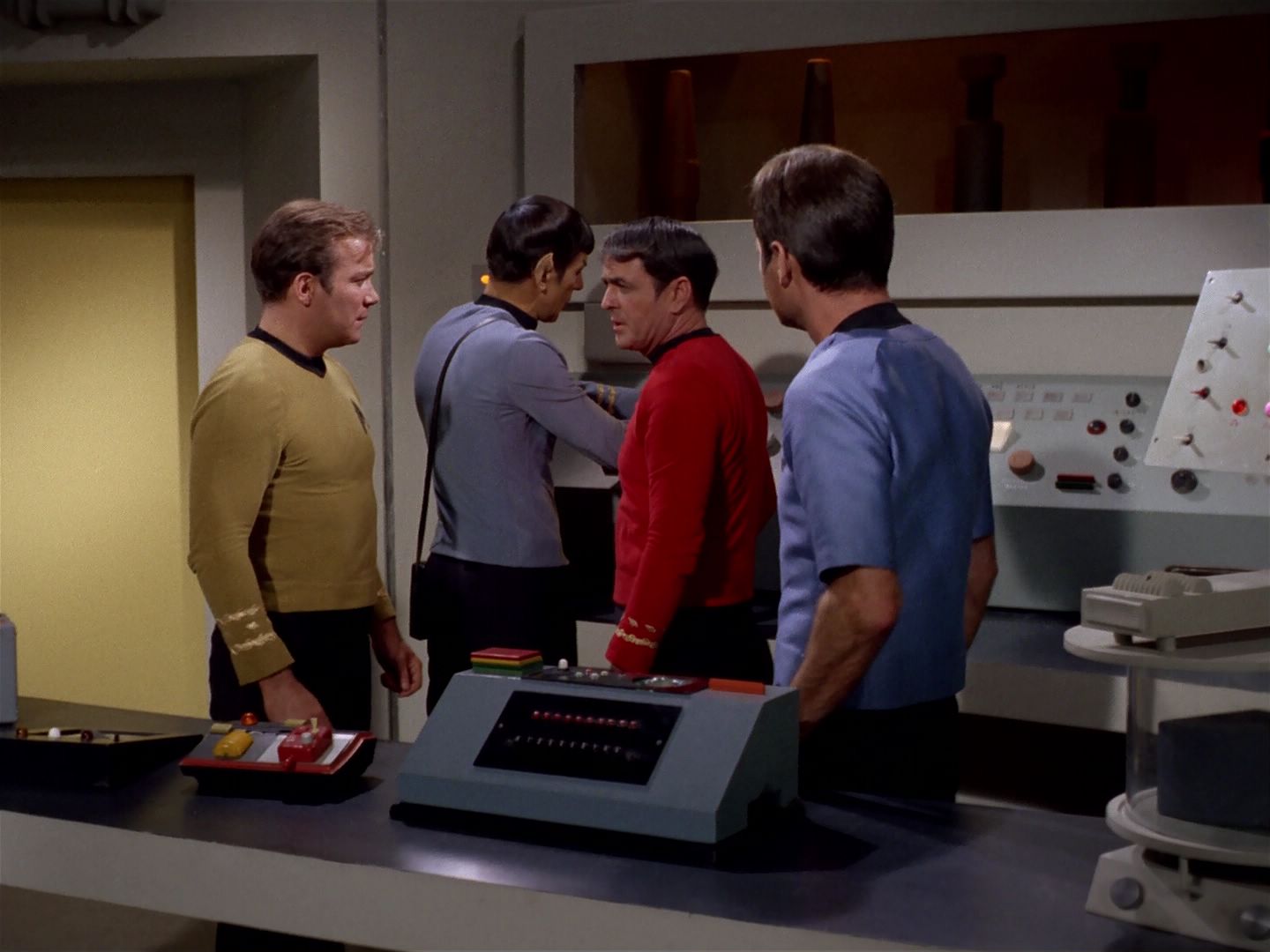ariane179254_StarTrek_2x22_ByAnyOtherName_1482.jpg
