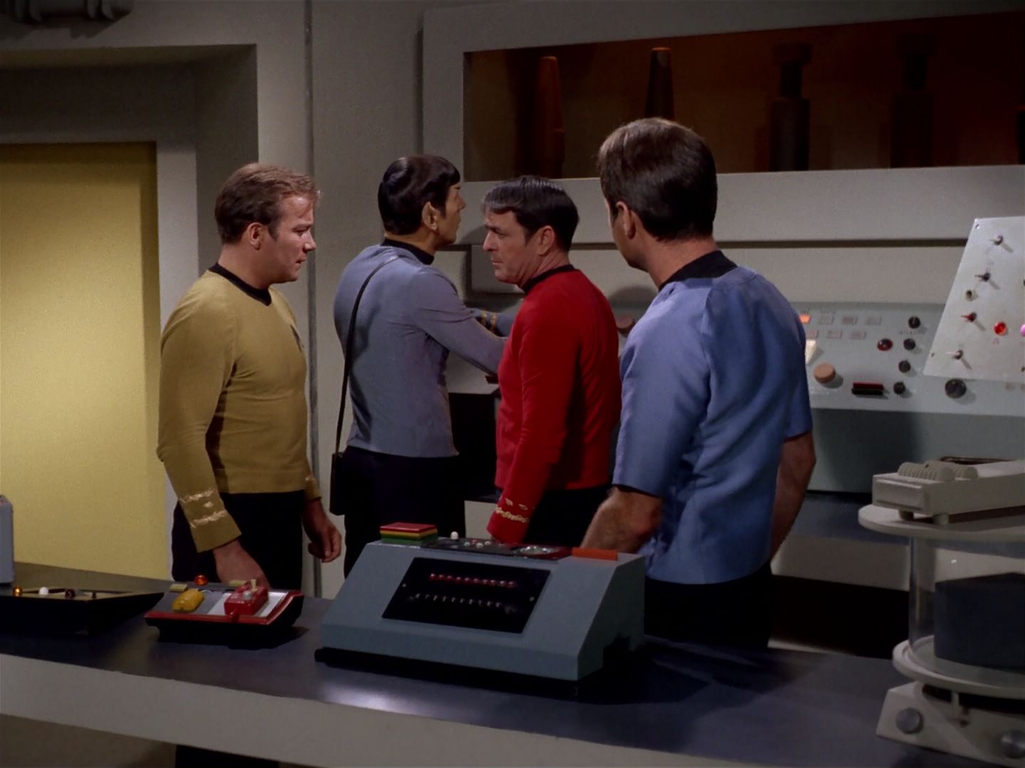 ariane179254_StarTrek_2x22_ByAnyOtherName_1483.jpg