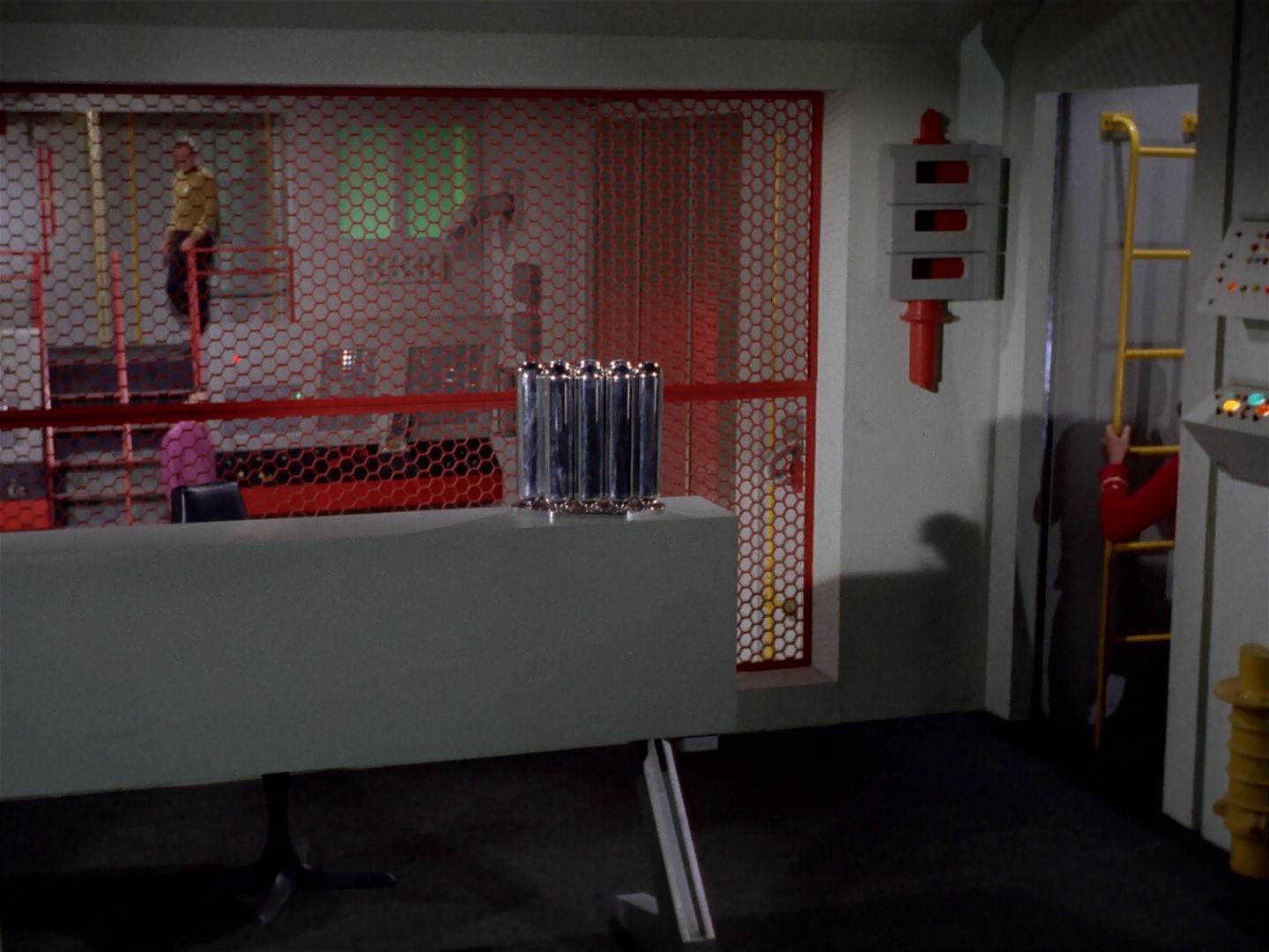 ariane179254_StarTrek_2x22_ByAnyOtherName_1489.jpg