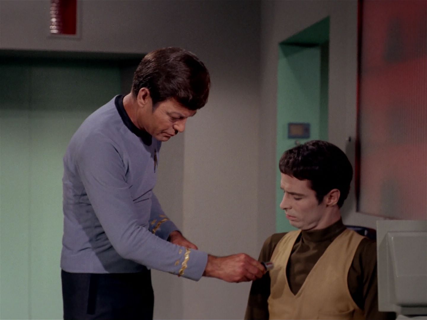 ariane179254_StarTrek_2x22_ByAnyOtherName_2192.jpg