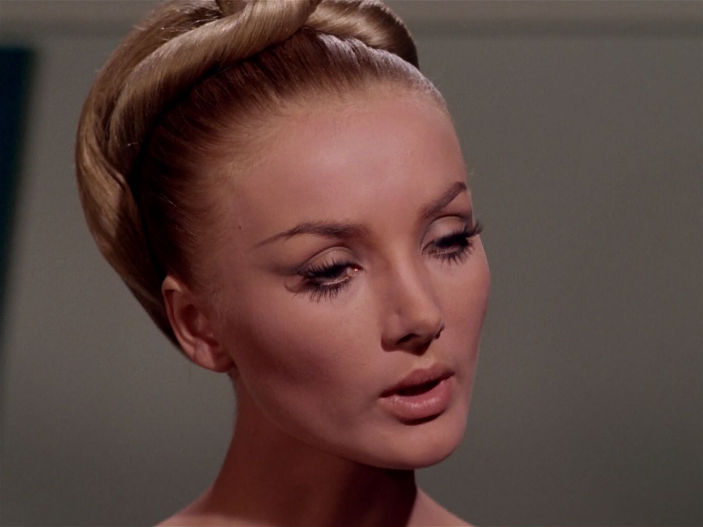 ariane179254_StarTrek_2x22_ByAnyOtherName_2272.jpg