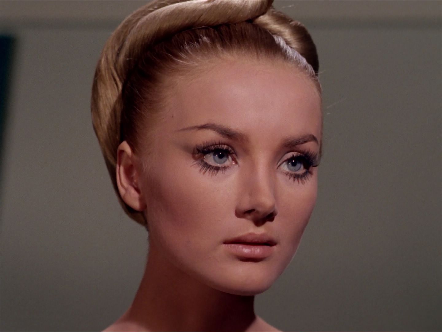 ariane179254_StarTrek_2x22_ByAnyOtherName_2282.jpg