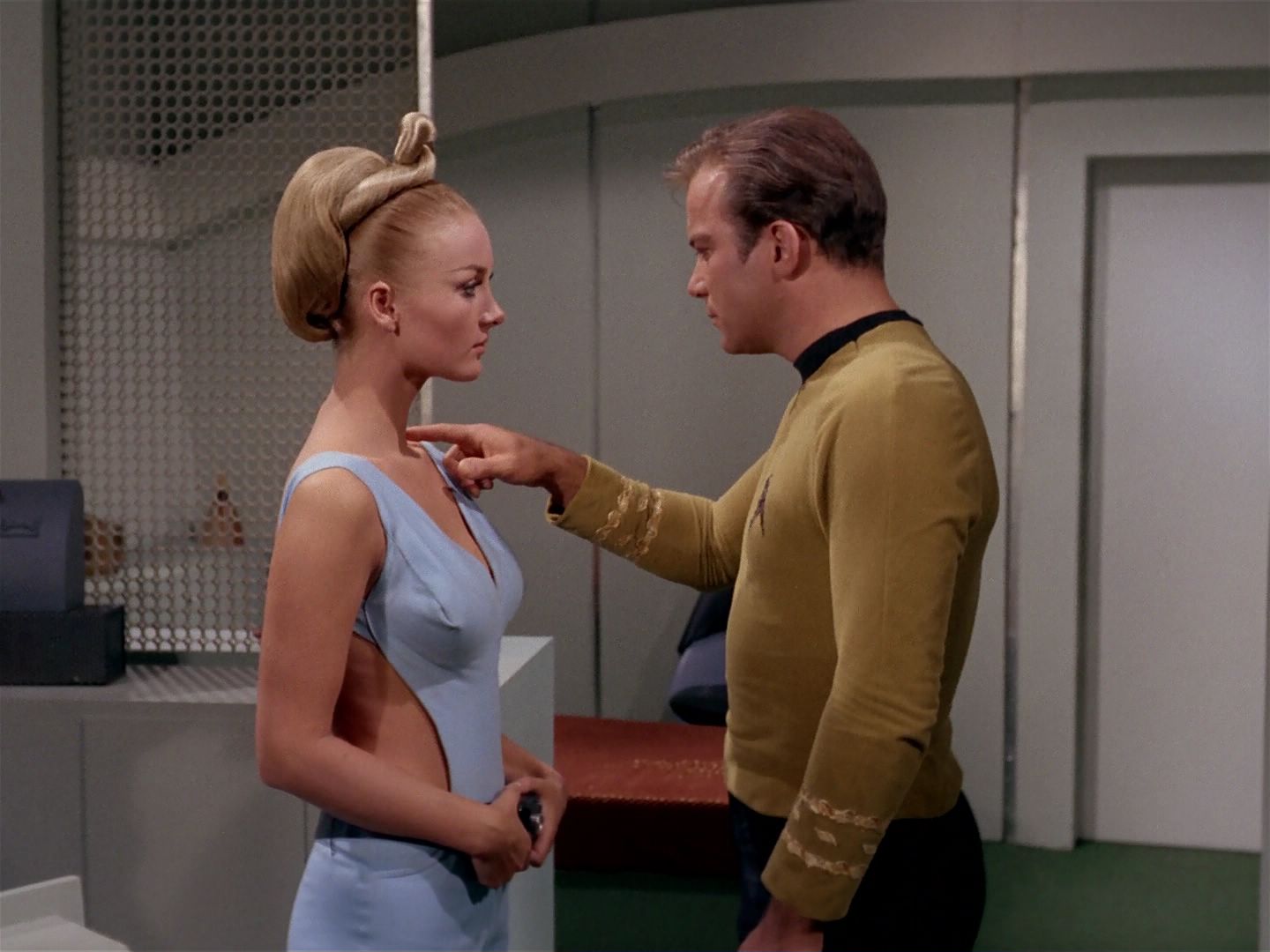 ariane179254_StarTrek_2x22_ByAnyOtherName_2285.jpg