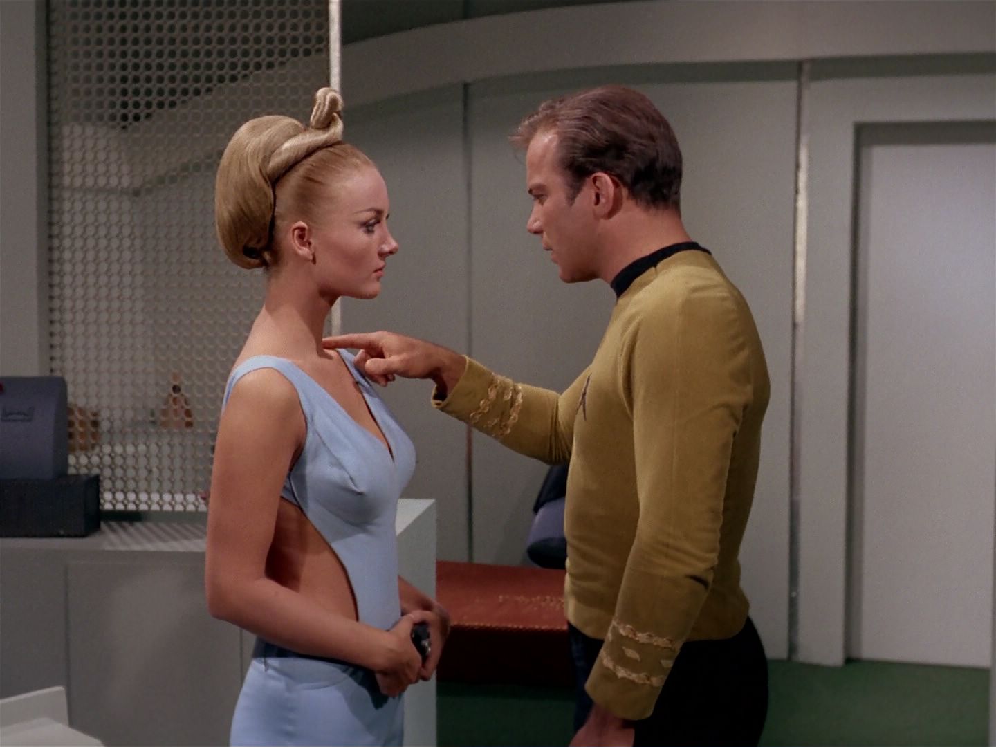 ariane179254_StarTrek_2x22_ByAnyOtherName_2286.jpg