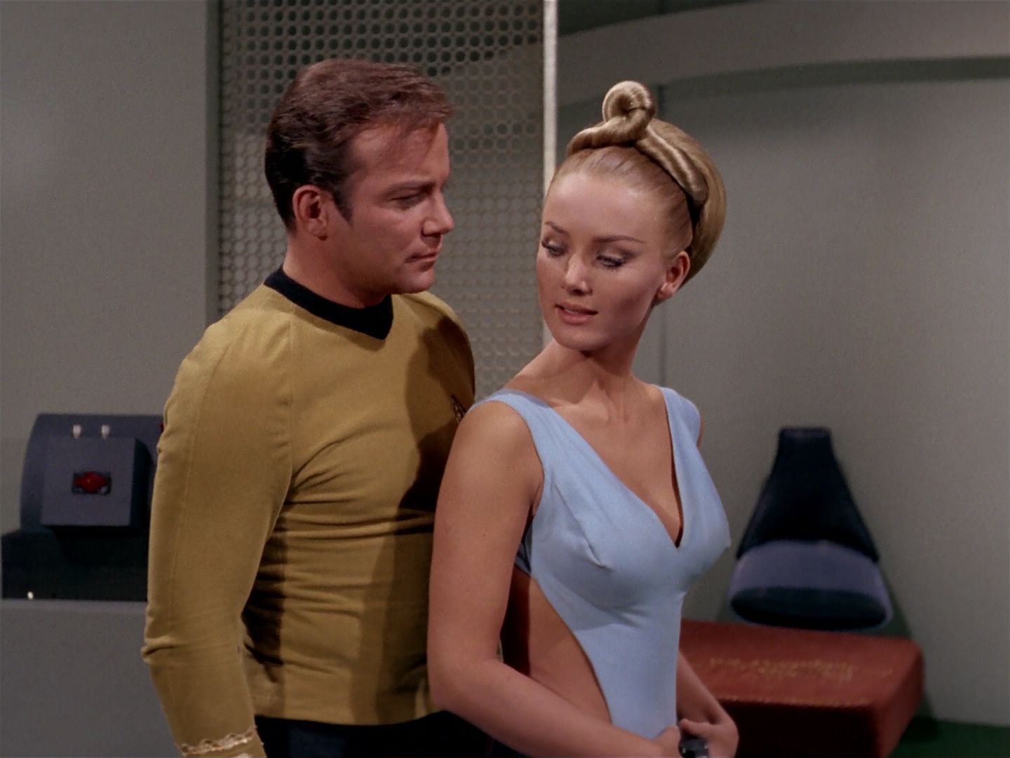 ariane179254_StarTrek_2x22_ByAnyOtherName_2298.jpg