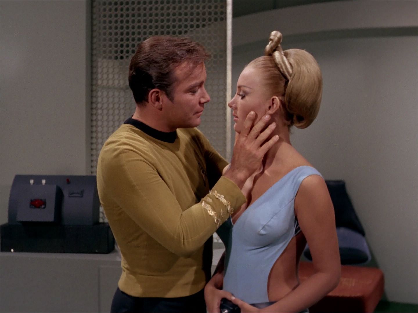 ariane179254_StarTrek_2x22_ByAnyOtherName_2305.jpg