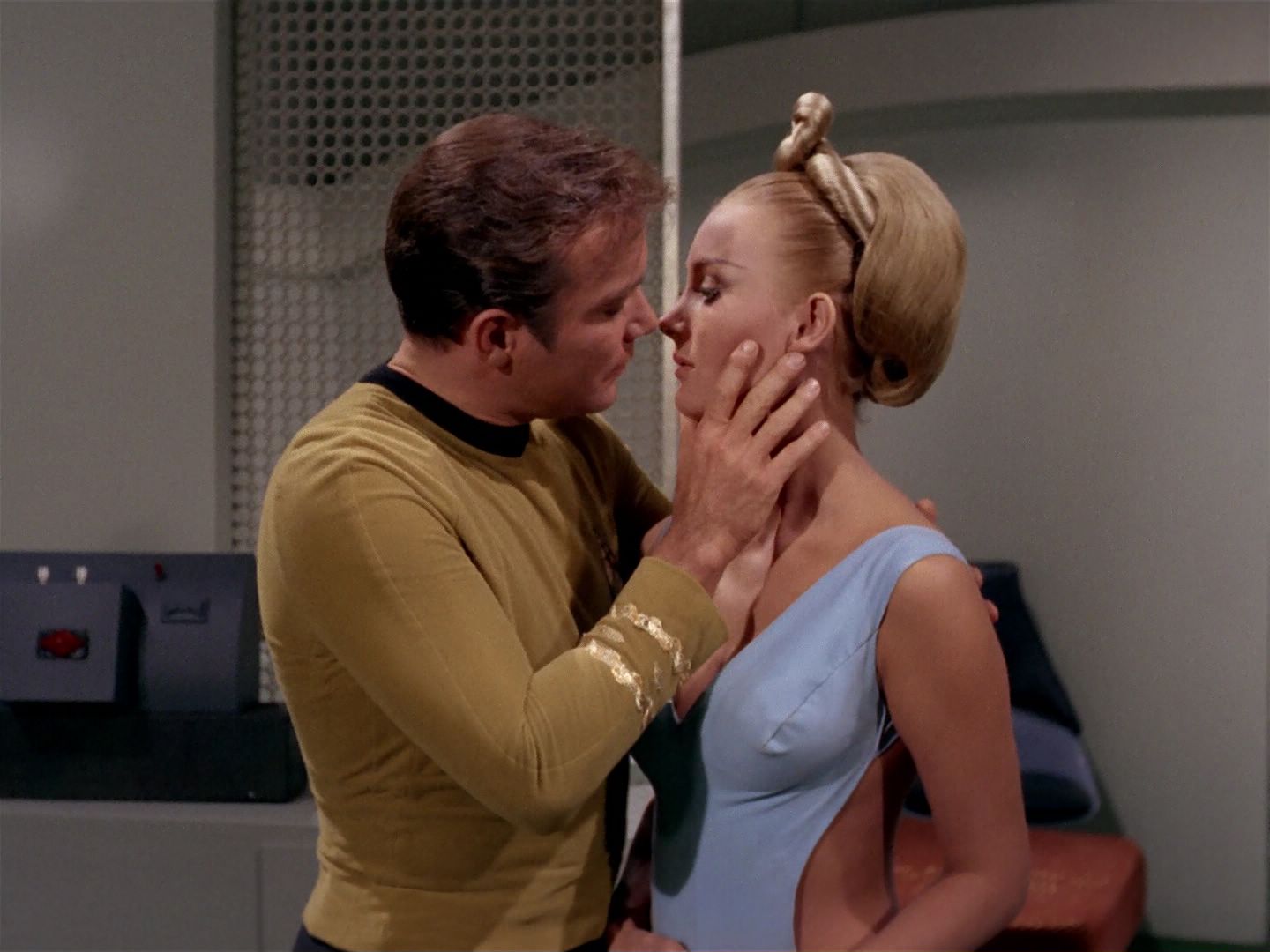 ariane179254_StarTrek_2x22_ByAnyOtherName_2306.jpg