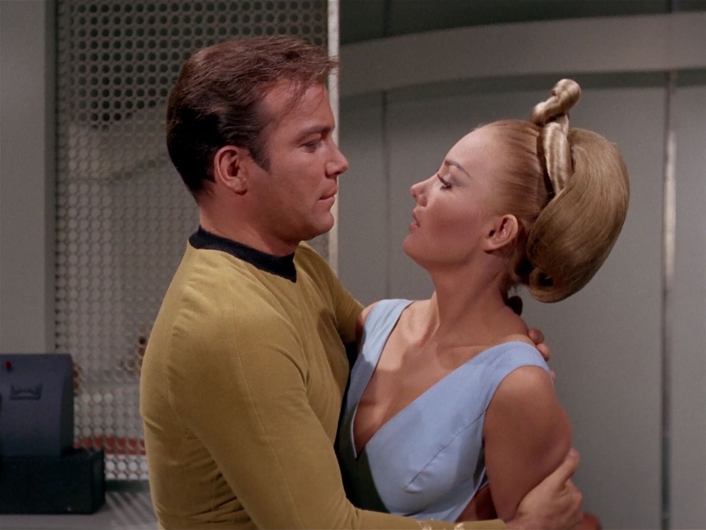 ariane179254_StarTrek_2x22_ByAnyOtherName_2313.jpg