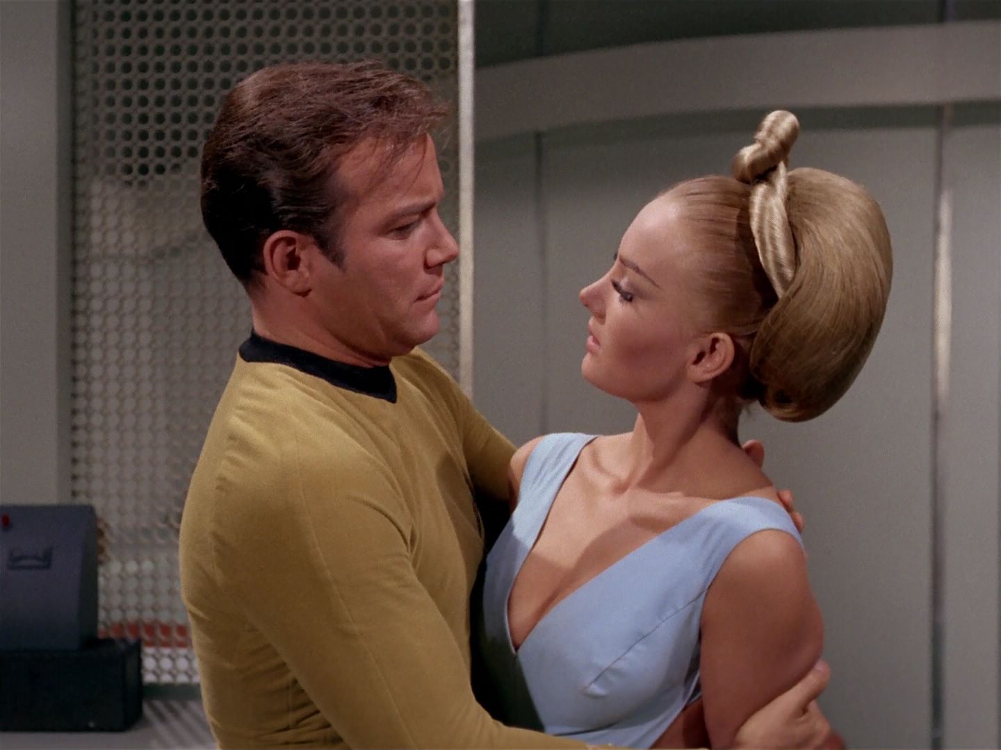 ariane179254_StarTrek_2x22_ByAnyOtherName_2314.jpg