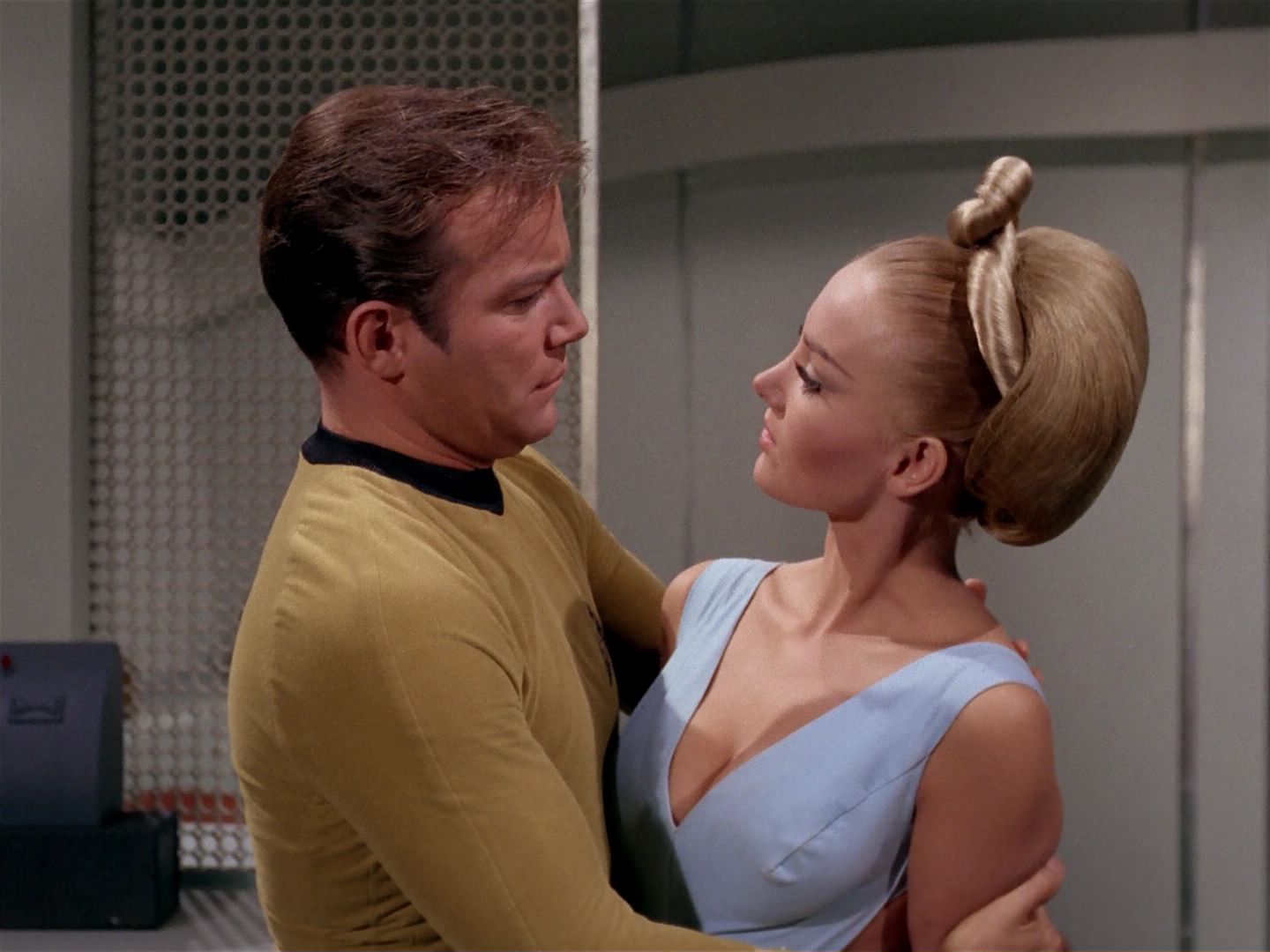 ariane179254_StarTrek_2x22_ByAnyOtherName_2316.jpg