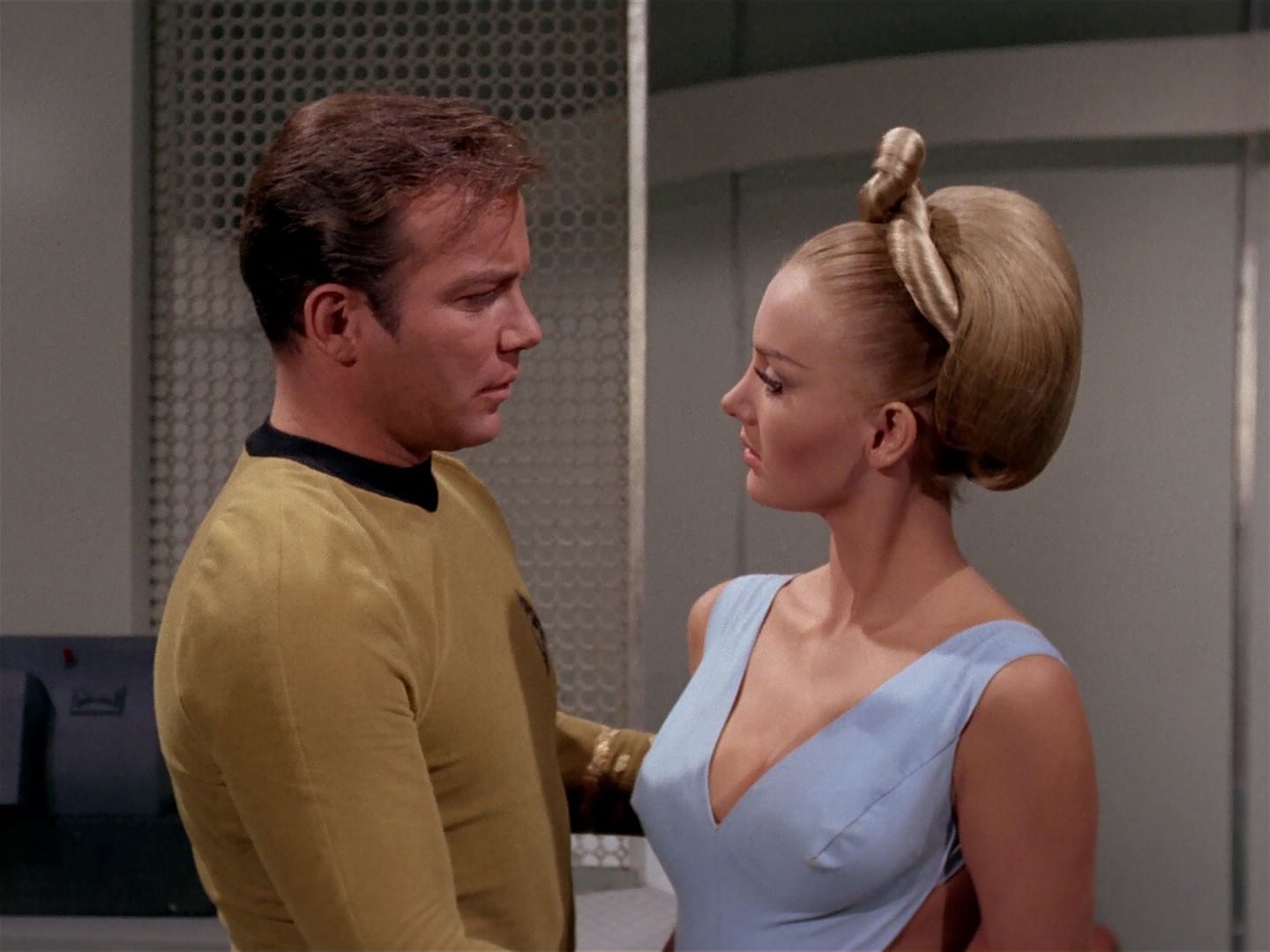 ariane179254_StarTrek_2x22_ByAnyOtherName_2321.jpg