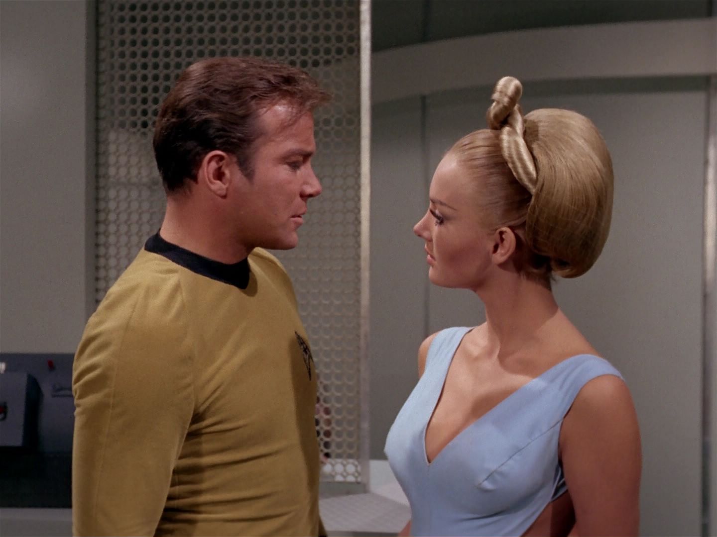 ariane179254_StarTrek_2x22_ByAnyOtherName_2358.jpg