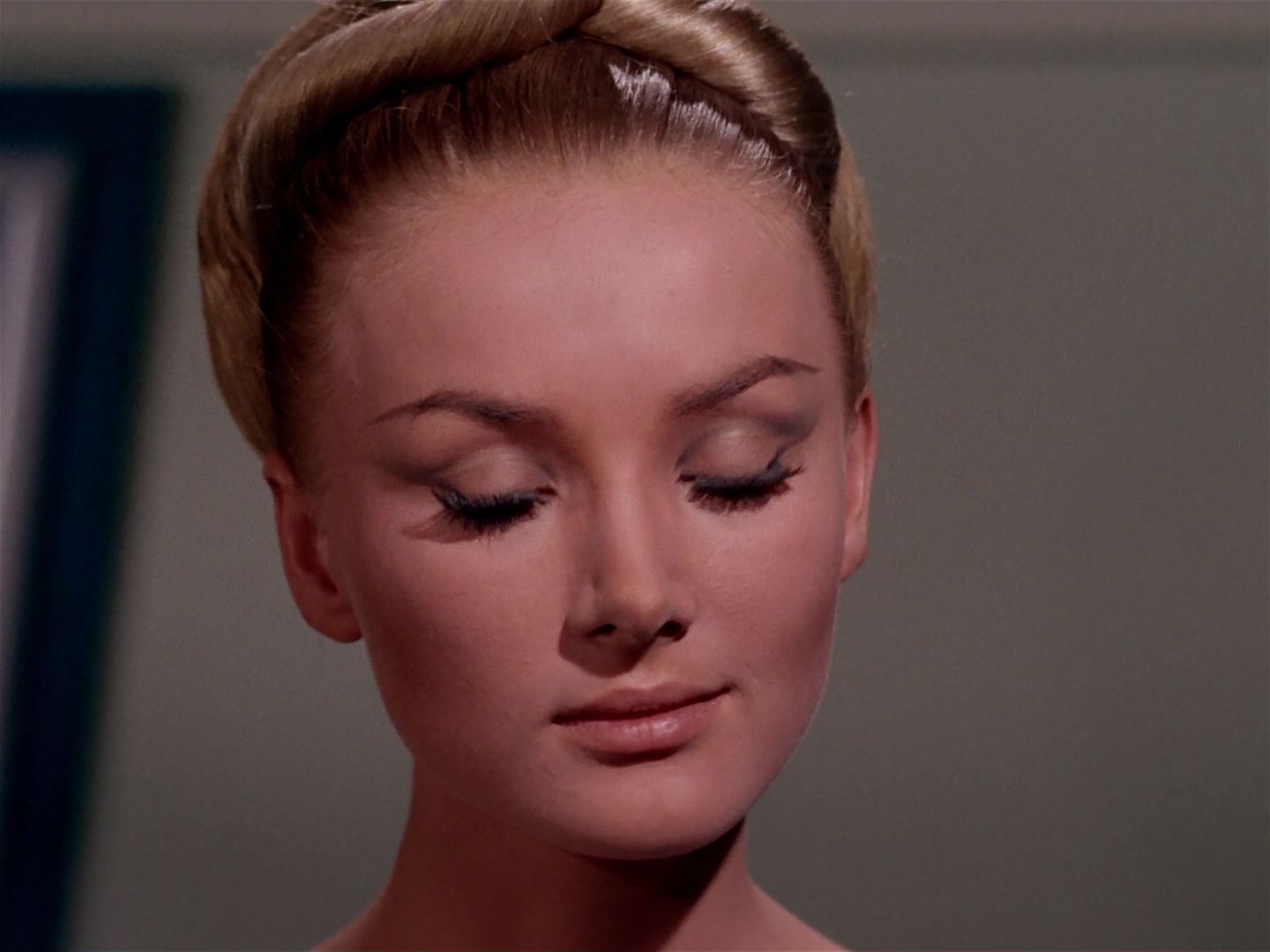 ariane179254_StarTrek_2x22_ByAnyOtherName_2365.jpg