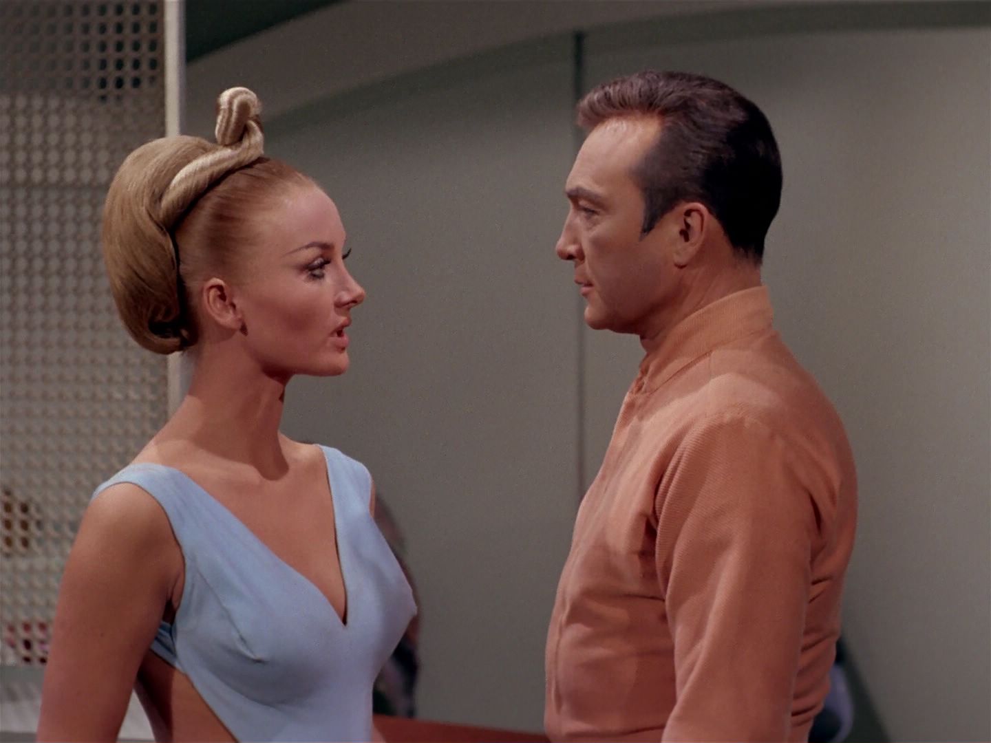 ariane179254_StarTrek_2x22_ByAnyOtherName_2391.jpg