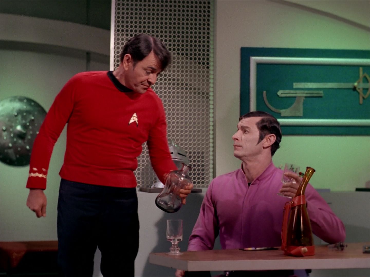 ariane179254_StarTrek_2x22_ByAnyOtherName_2433.jpg