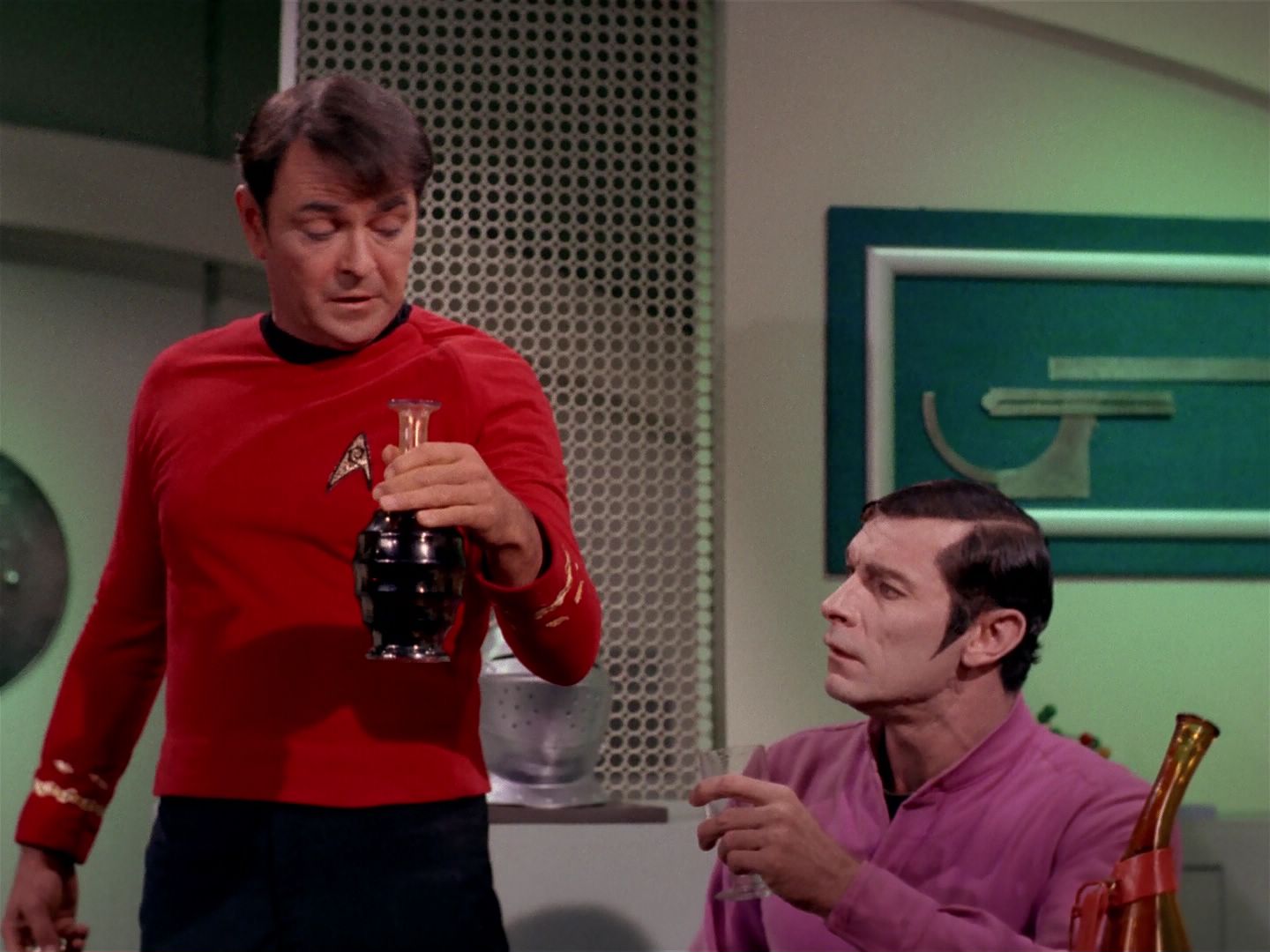 ariane179254_StarTrek_2x22_ByAnyOtherName_2533.jpg