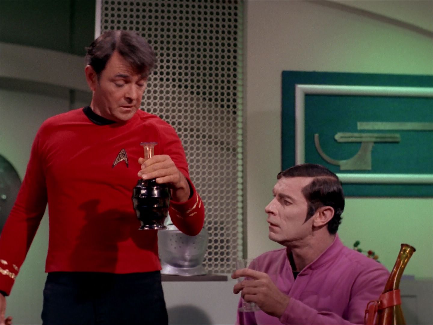 ariane179254_StarTrek_2x22_ByAnyOtherName_2534.jpg