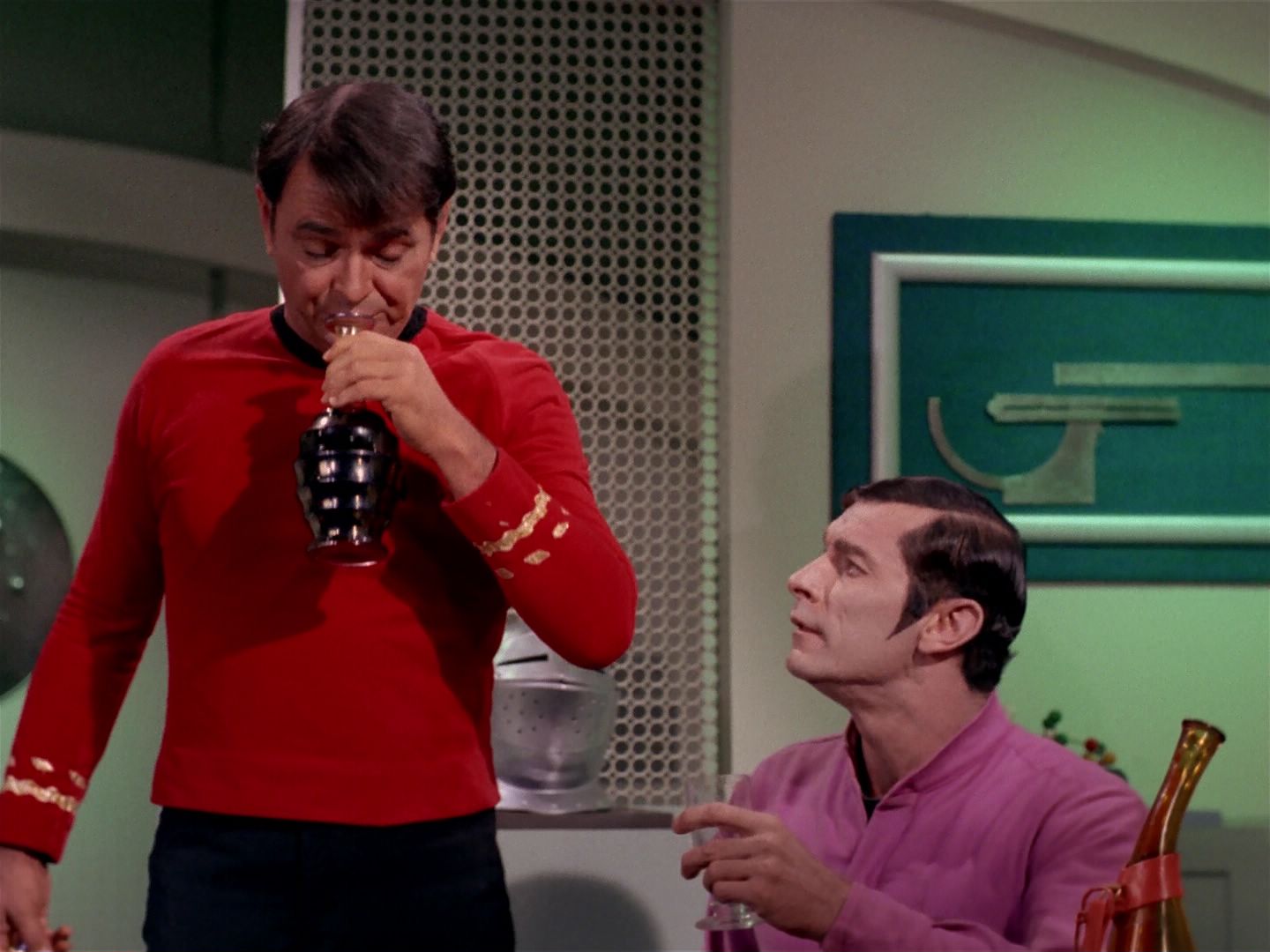 ariane179254_StarTrek_2x22_ByAnyOtherName_2538.jpg