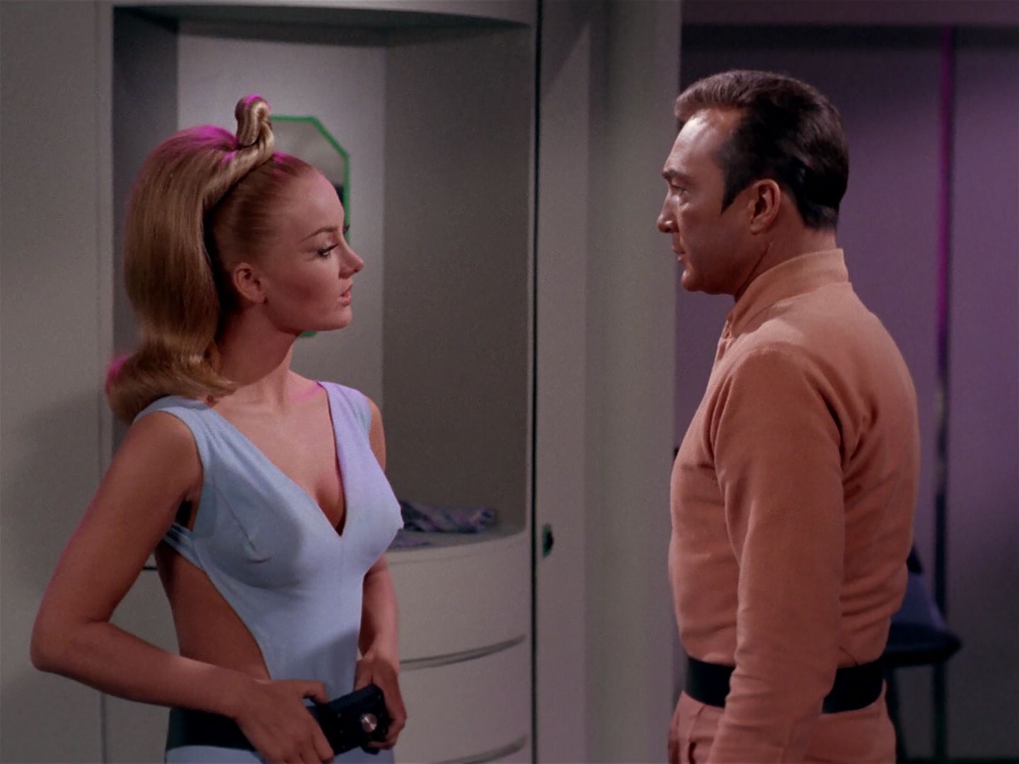 ariane179254_StarTrek_2x22_ByAnyOtherName_2569.jpg