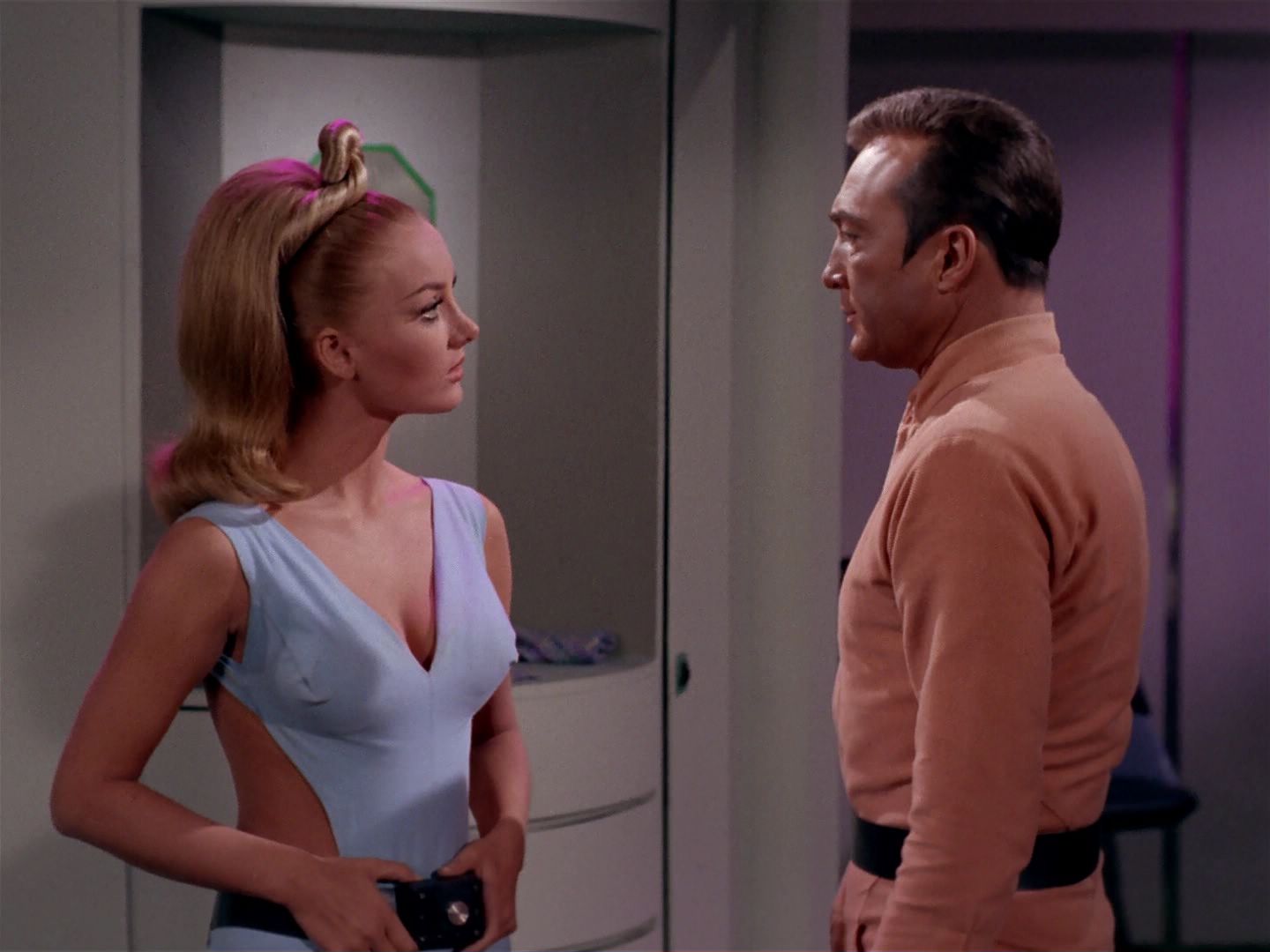 ariane179254_StarTrek_2x22_ByAnyOtherName_2570.jpg