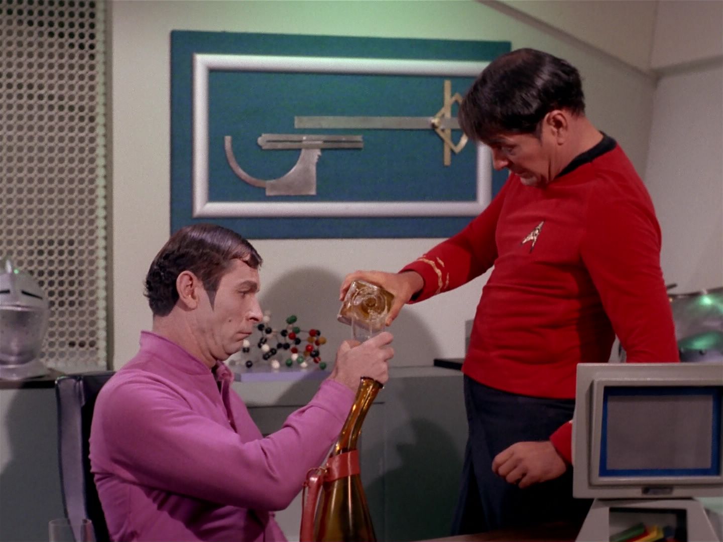 ariane179254_StarTrek_2x22_ByAnyOtherName_2672.jpg