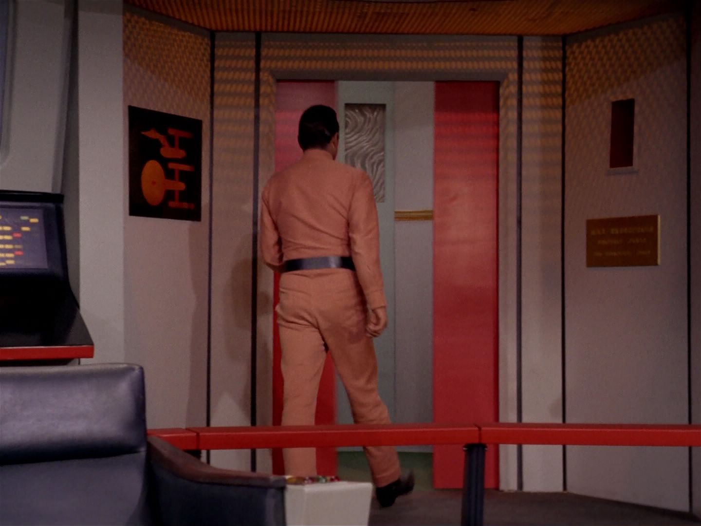 ariane179254_StarTrek_2x22_ByAnyOtherName_2879.jpg