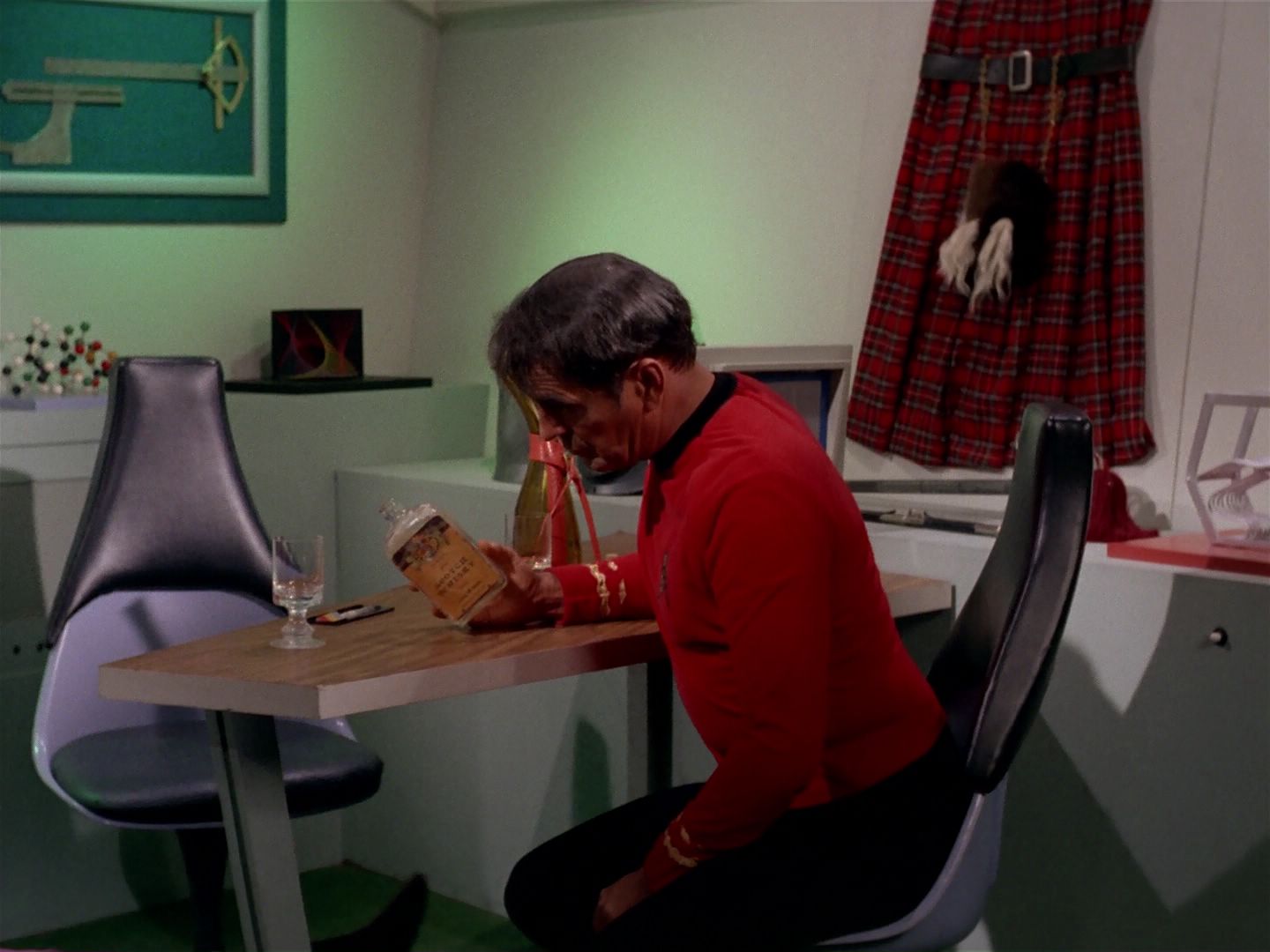 ariane179254_StarTrek_2x22_ByAnyOtherName_2908.jpg