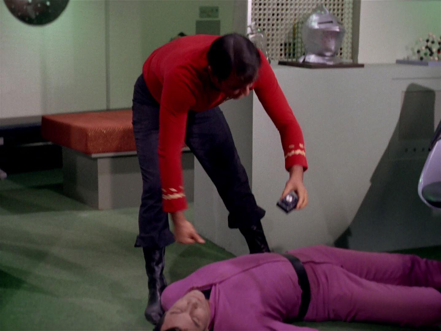 ariane179254_StarTrek_2x22_ByAnyOtherName_2933.jpg