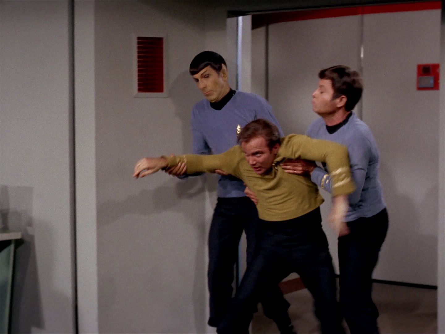 ariane179254_StarTrek_2x22_ByAnyOtherName_3036.jpg