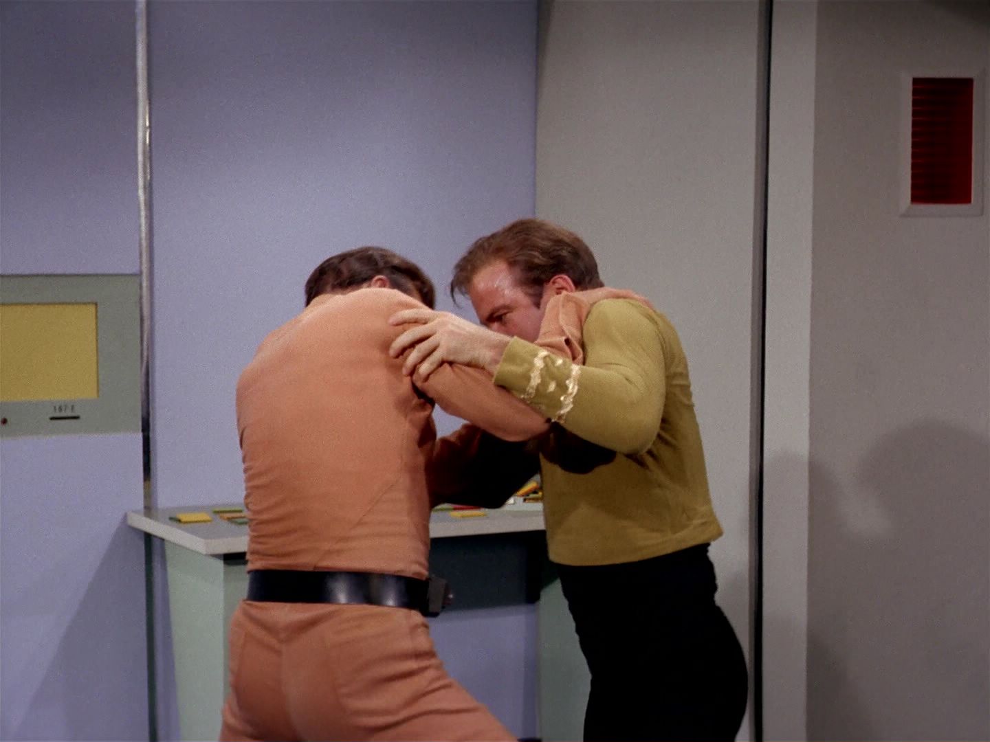ariane179254_StarTrek_2x22_ByAnyOtherName_3041.jpg