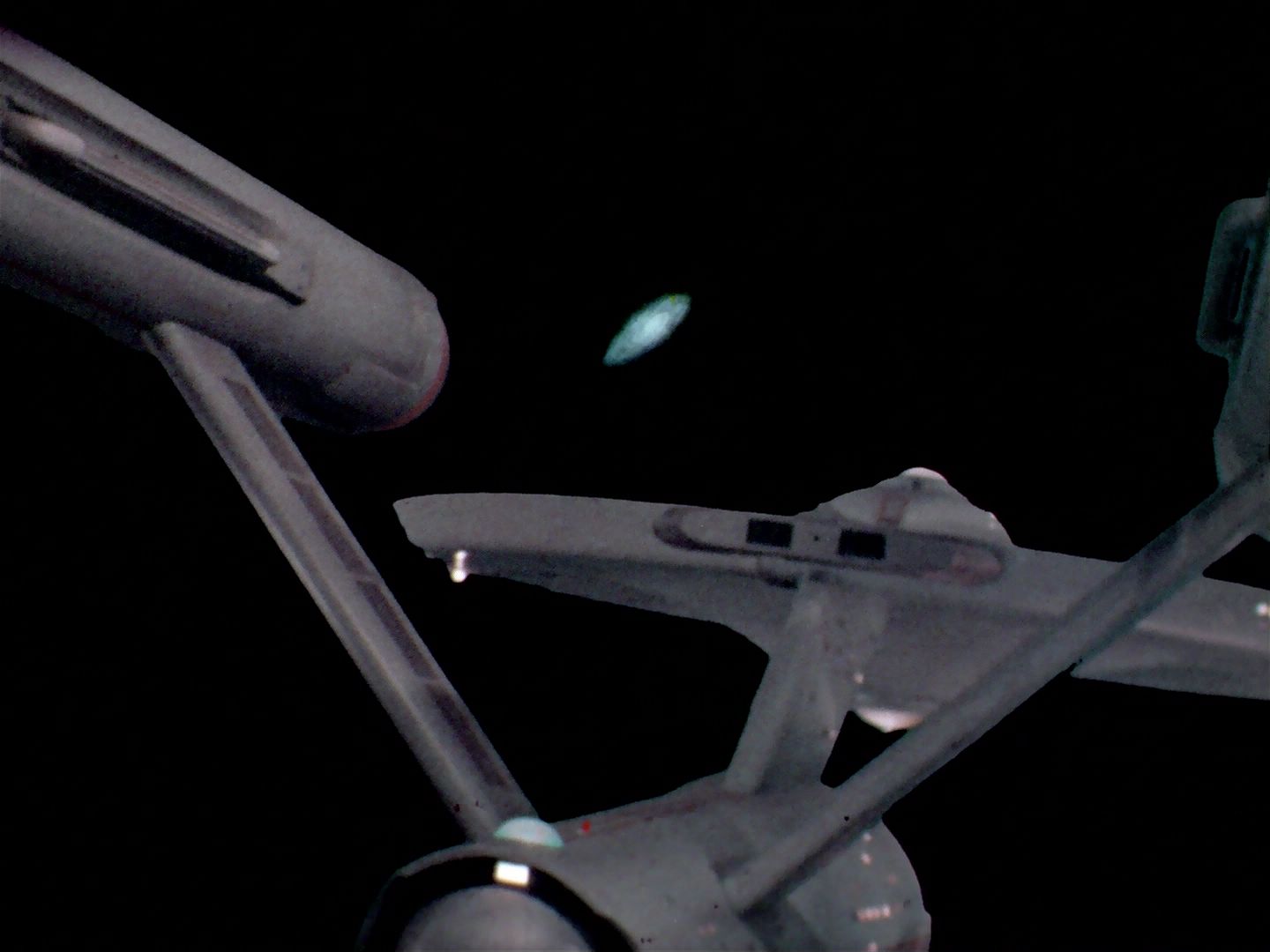 ariane179254_StarTrek_2x22_ByAnyOtherName_3233.jpg
