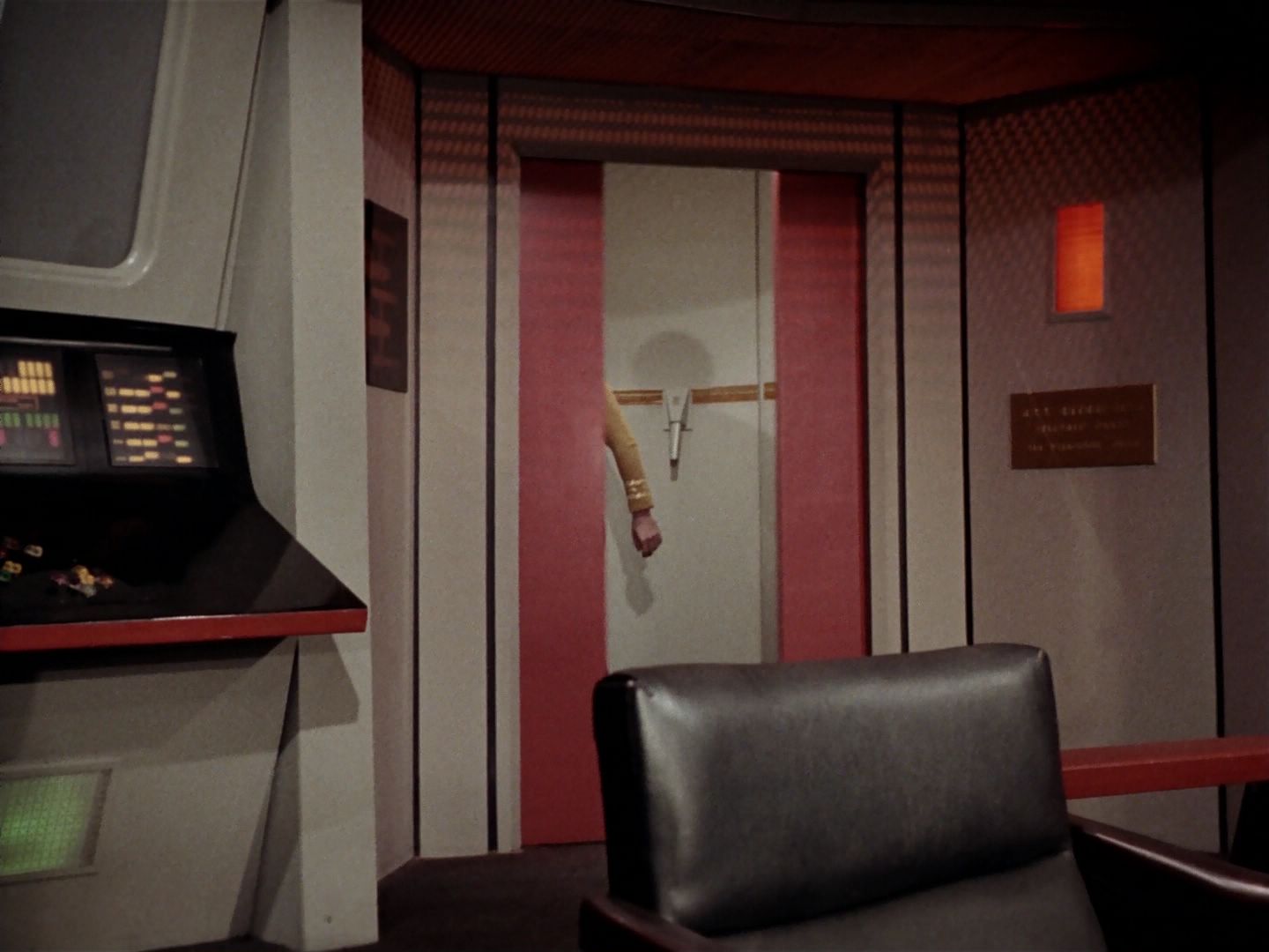 ariane179254_StarTrek_2x23_TheOmegaGlory_0086.jpg