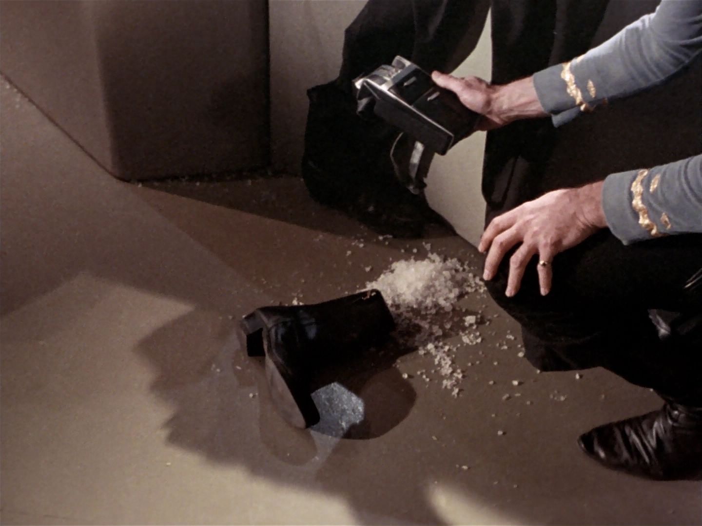 ariane179254_StarTrek_2x23_TheOmegaGlory_0235.jpg