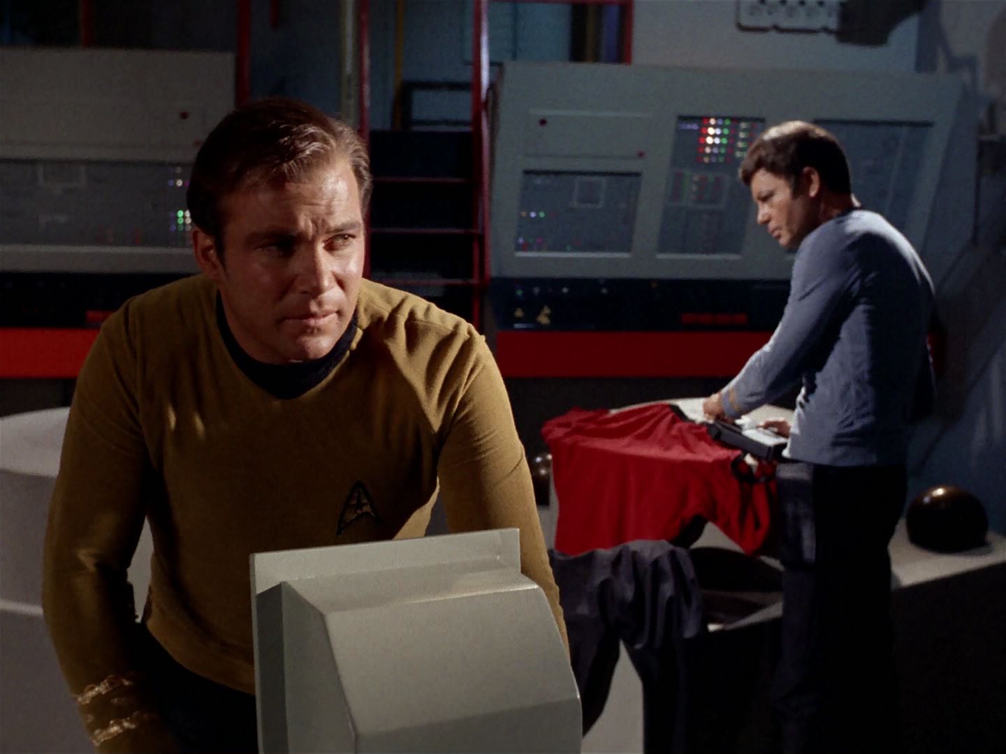 ariane179254_StarTrek_2x23_TheOmegaGlory_0279.jpg