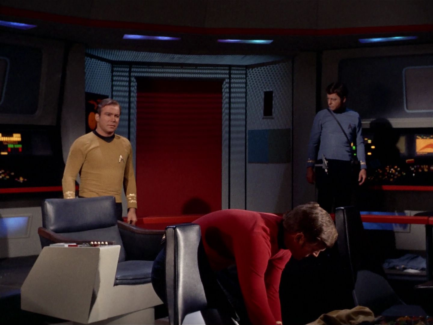 ariane179254_StarTrek_2x23_TheOmegaGlory_0302.jpg