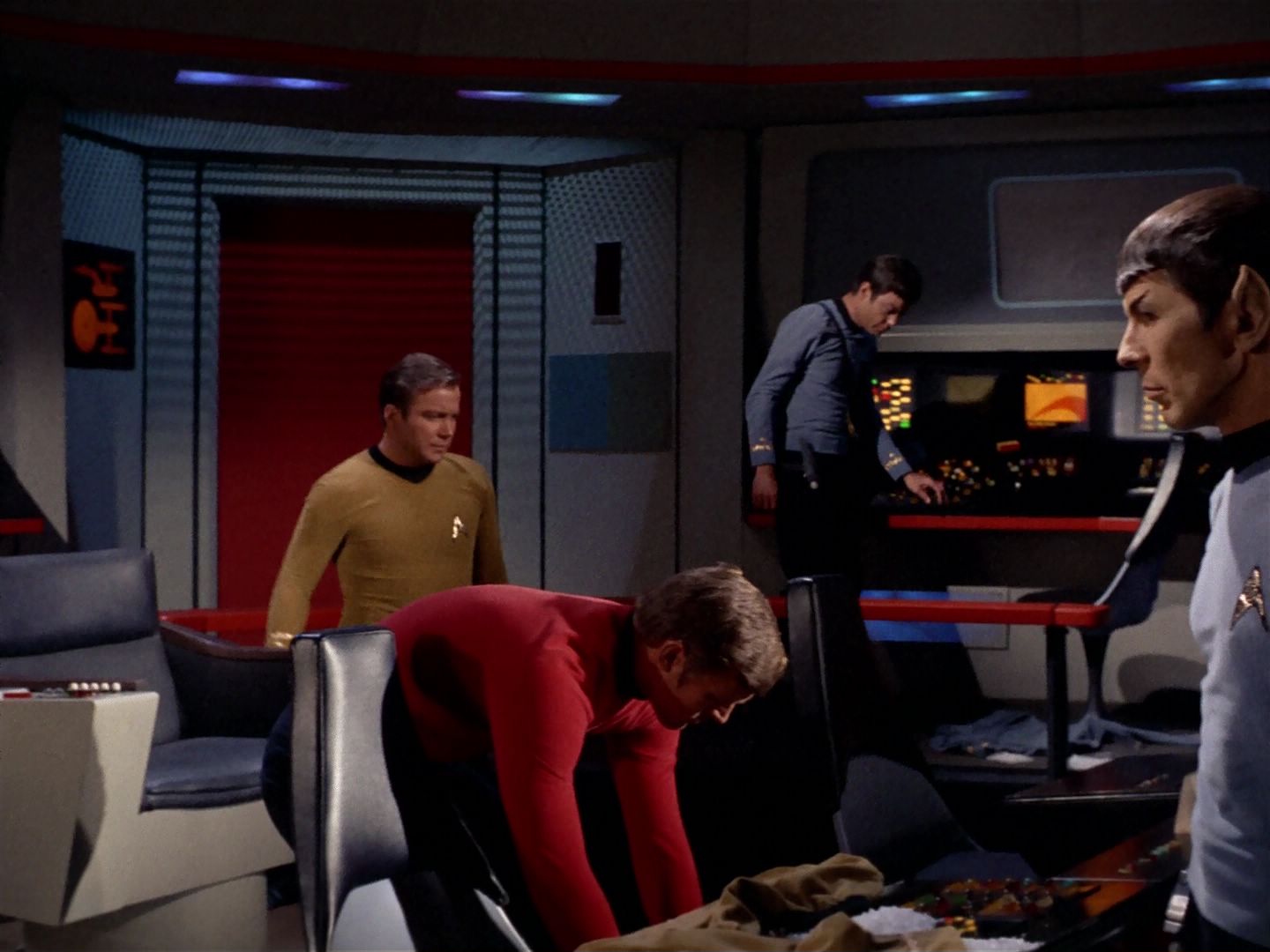 ariane179254_StarTrek_2x23_TheOmegaGlory_0304.jpg