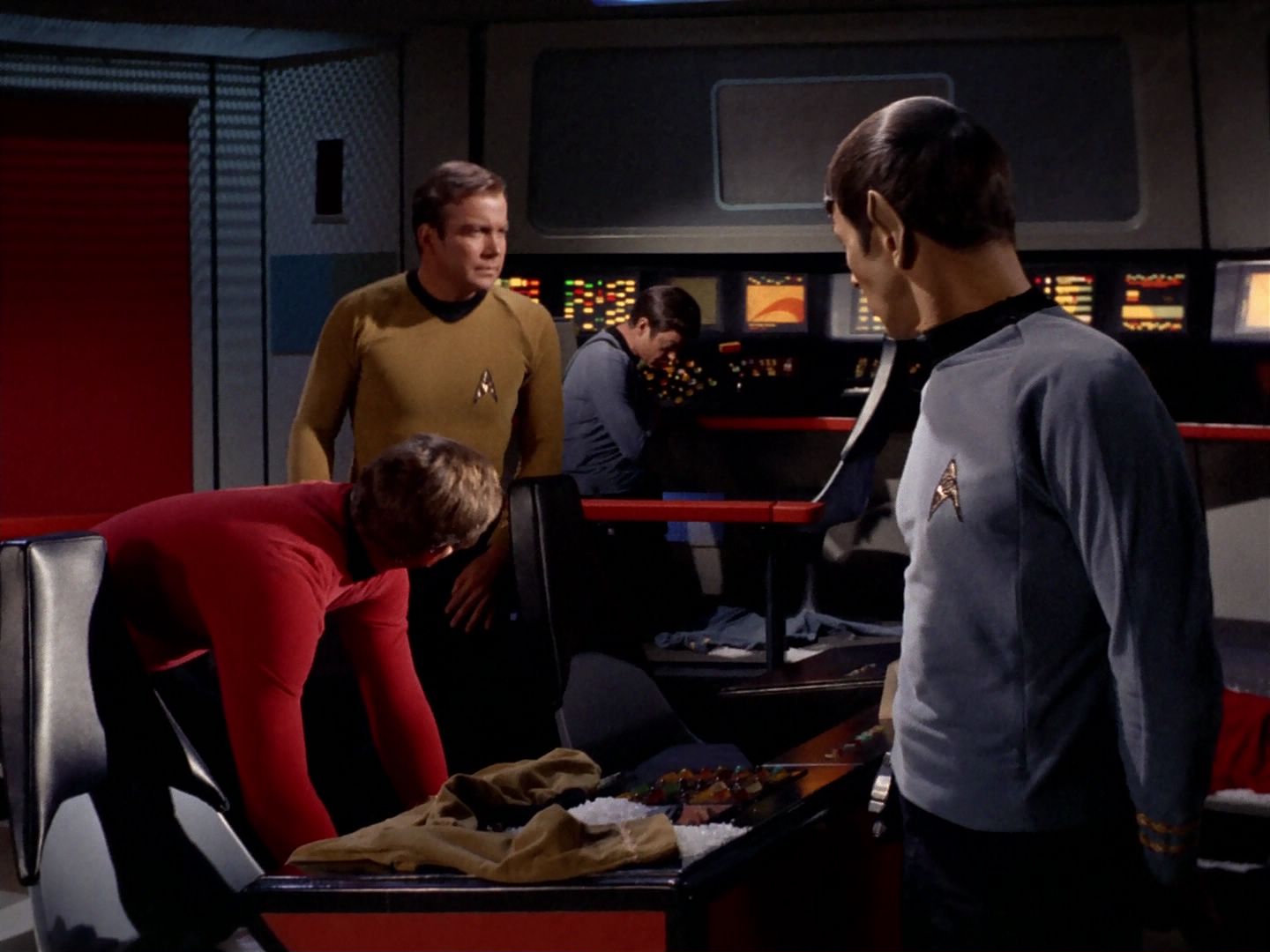ariane179254_StarTrek_2x23_TheOmegaGlory_0307.jpg