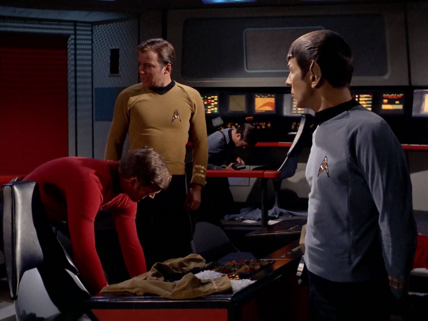 ariane179254_StarTrek_2x23_TheOmegaGlory_0317.jpg