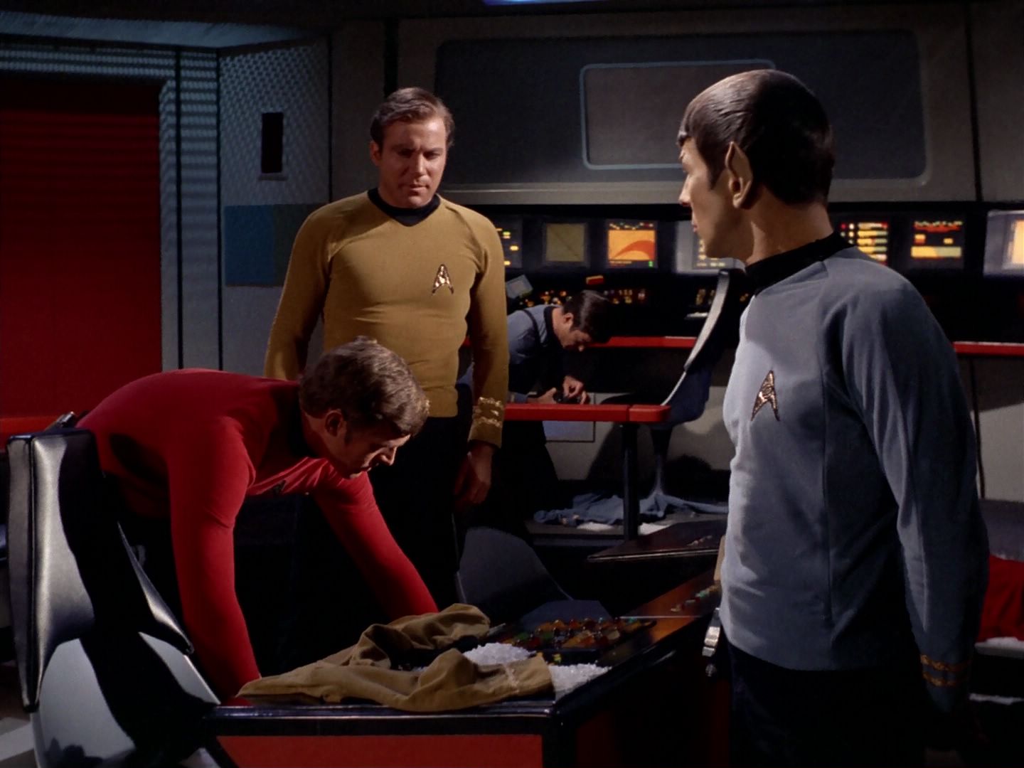ariane179254_StarTrek_2x23_TheOmegaGlory_0322.jpg