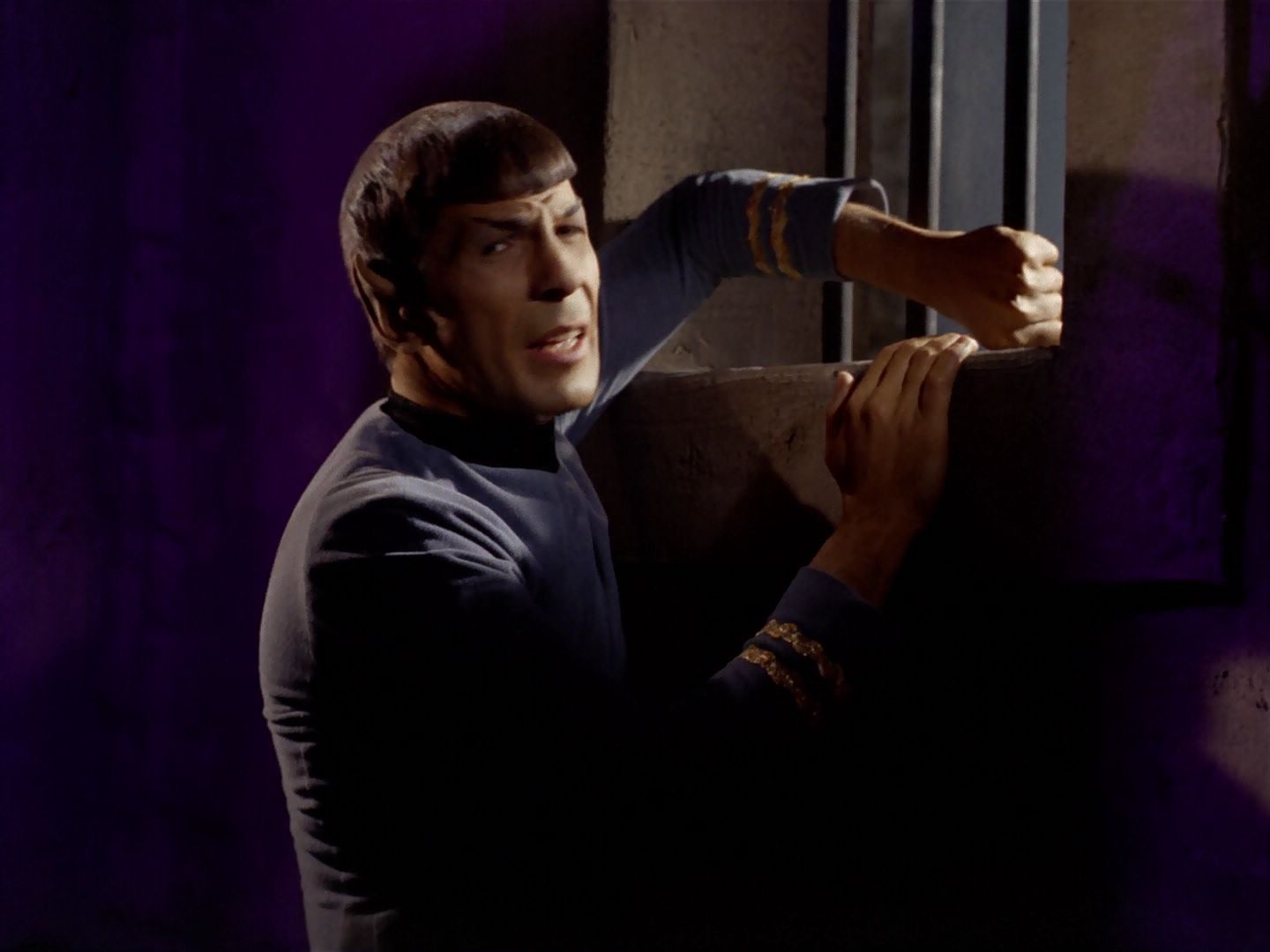 ariane179254_StarTrek_2x23_TheOmegaGlory_1537.jpg