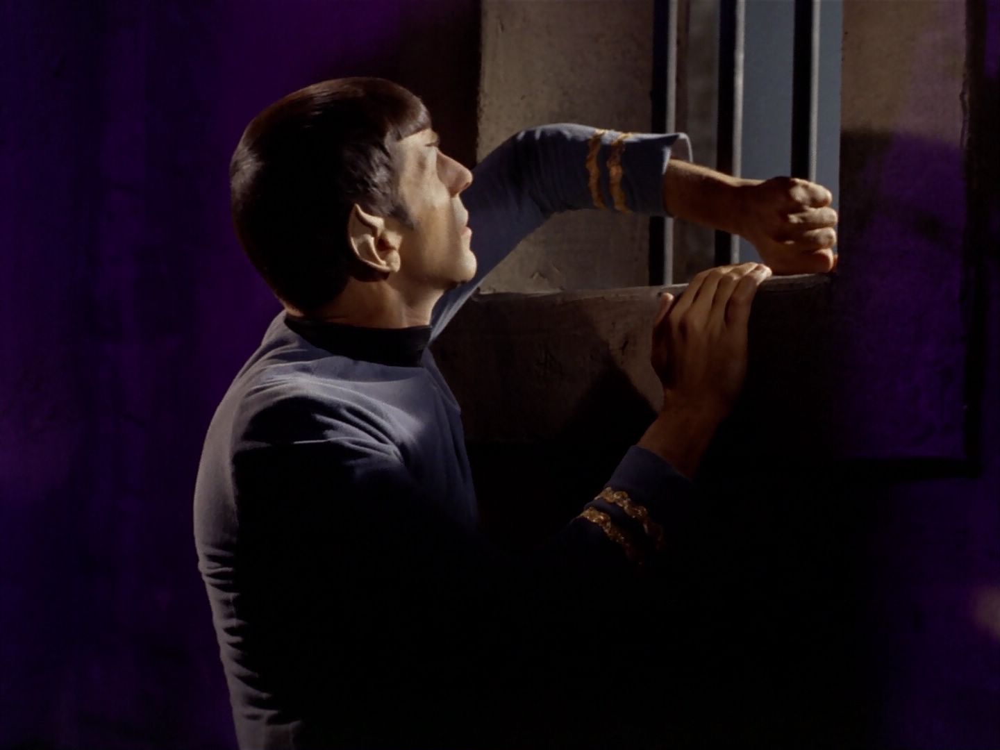 ariane179254_StarTrek_2x23_TheOmegaGlory_1567.jpg
