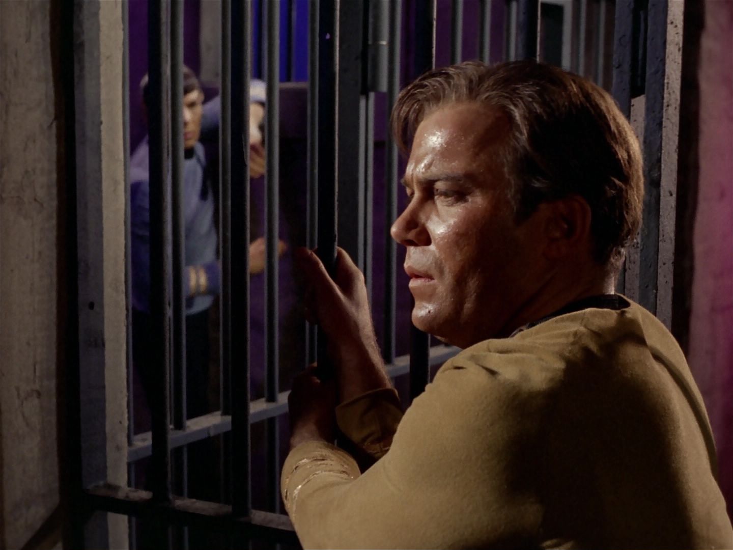 ariane179254_StarTrek_2x23_TheOmegaGlory_1586.jpg