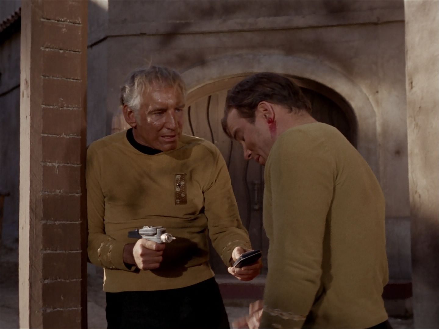 ariane179254_StarTrek_2x23_TheOmegaGlory_2064.jpg