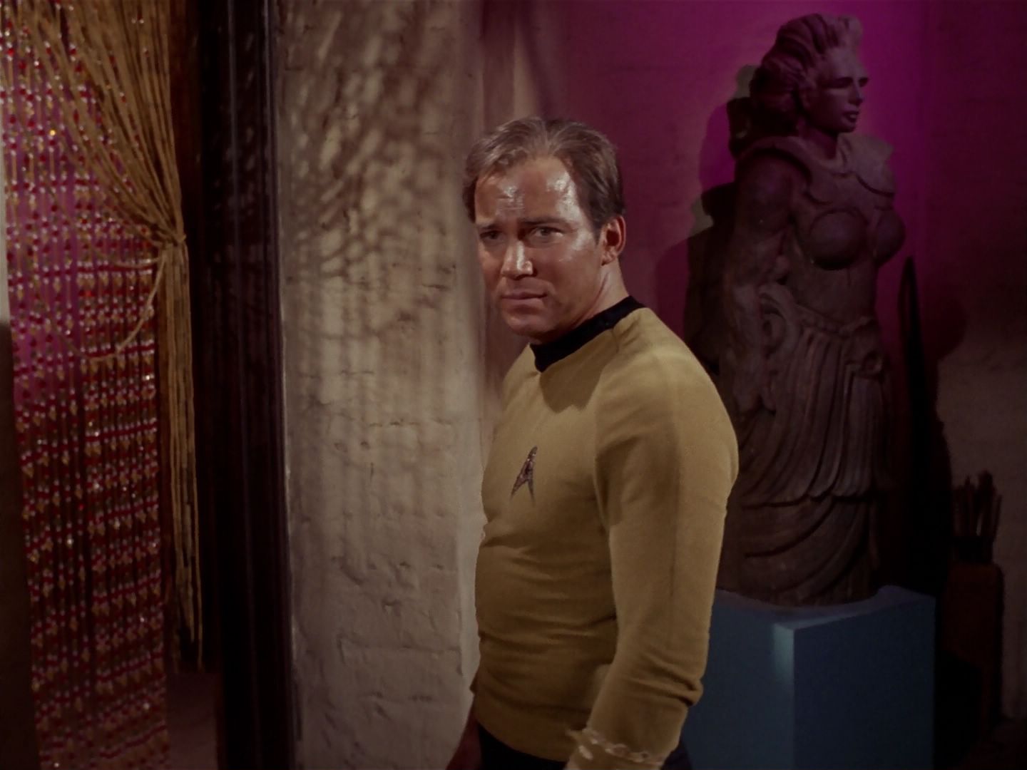 ariane179254_StarTrek_2x23_TheOmegaGlory_3207.jpg