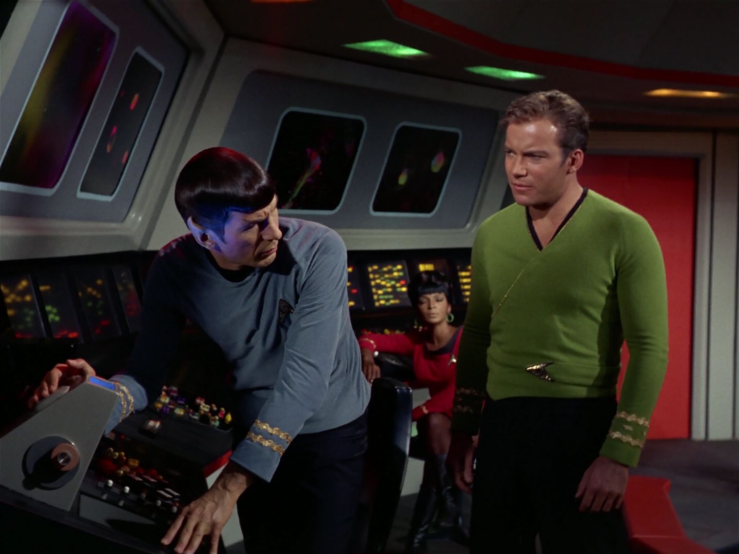 ariane179254_StarTrek_2x25_BreadAndCircuses_0040.jpg