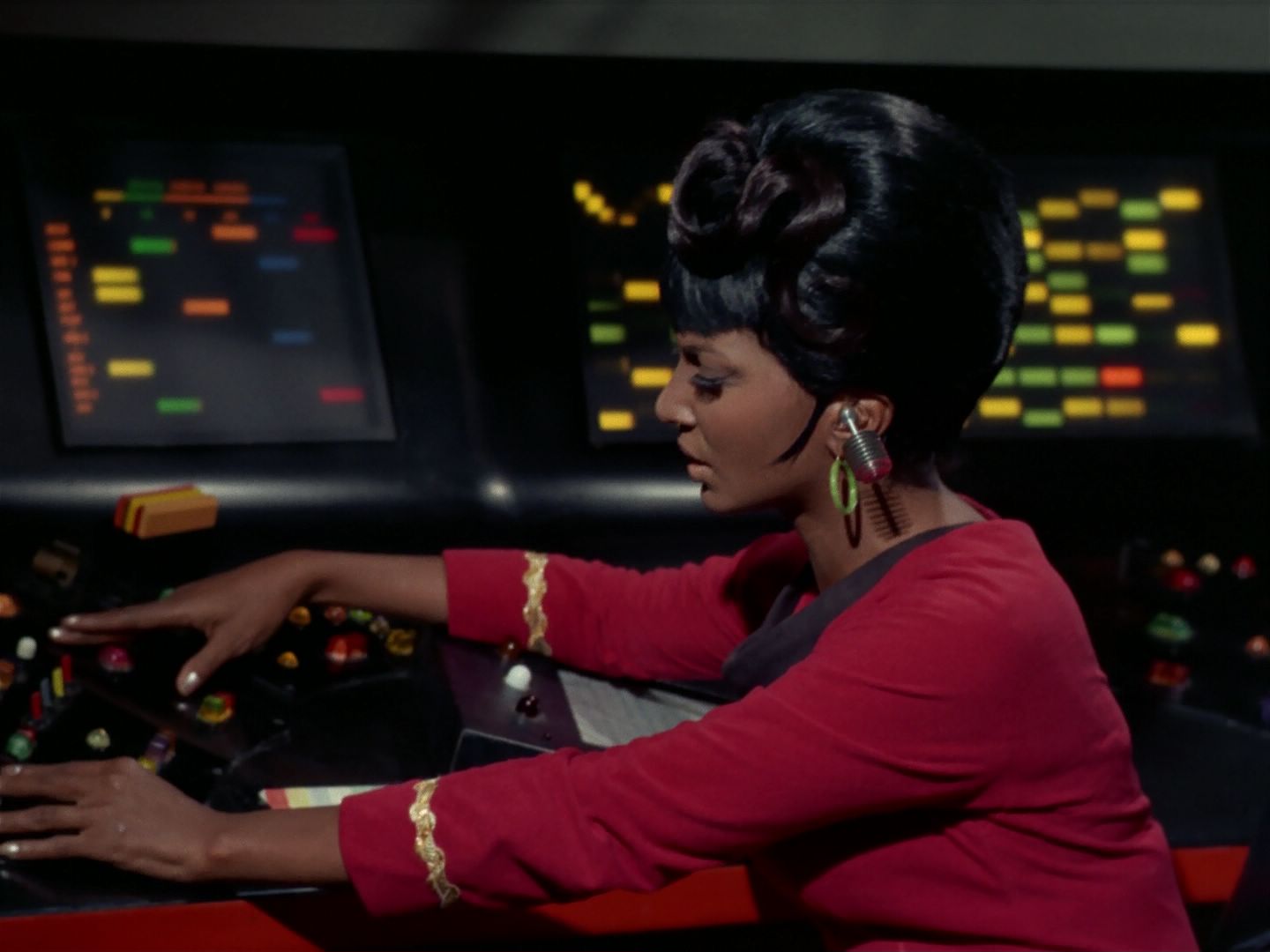 ariane179254_StarTrek_2x25_BreadAndCircuses_0148.jpg